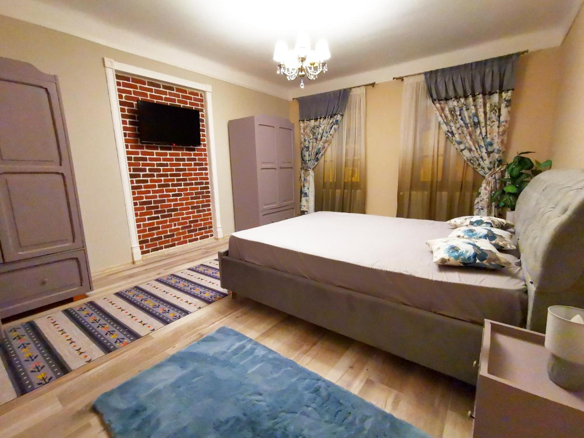 HHH Sforii residence view 2