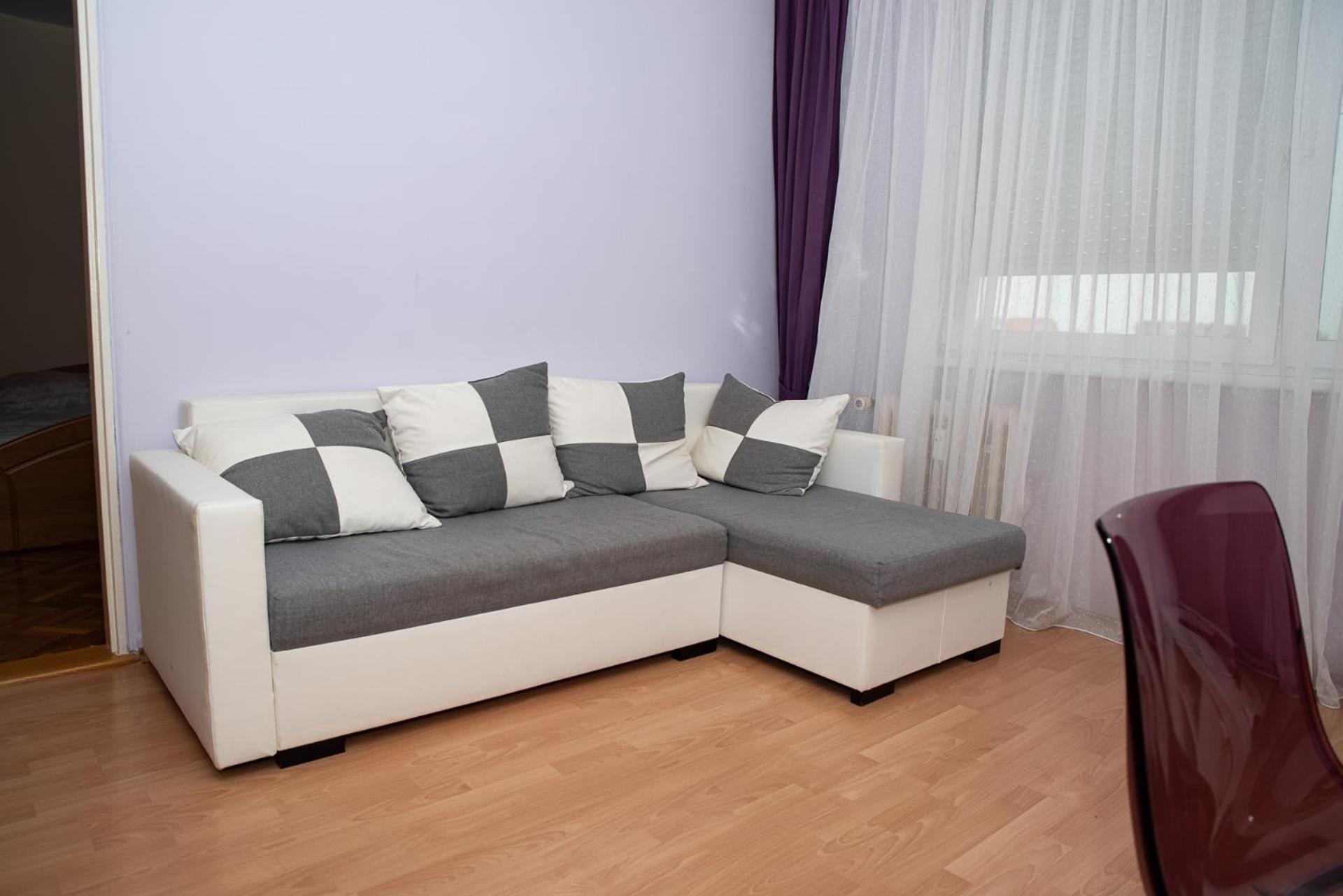 LOVELY ONE BEDROOM APARTMENT
