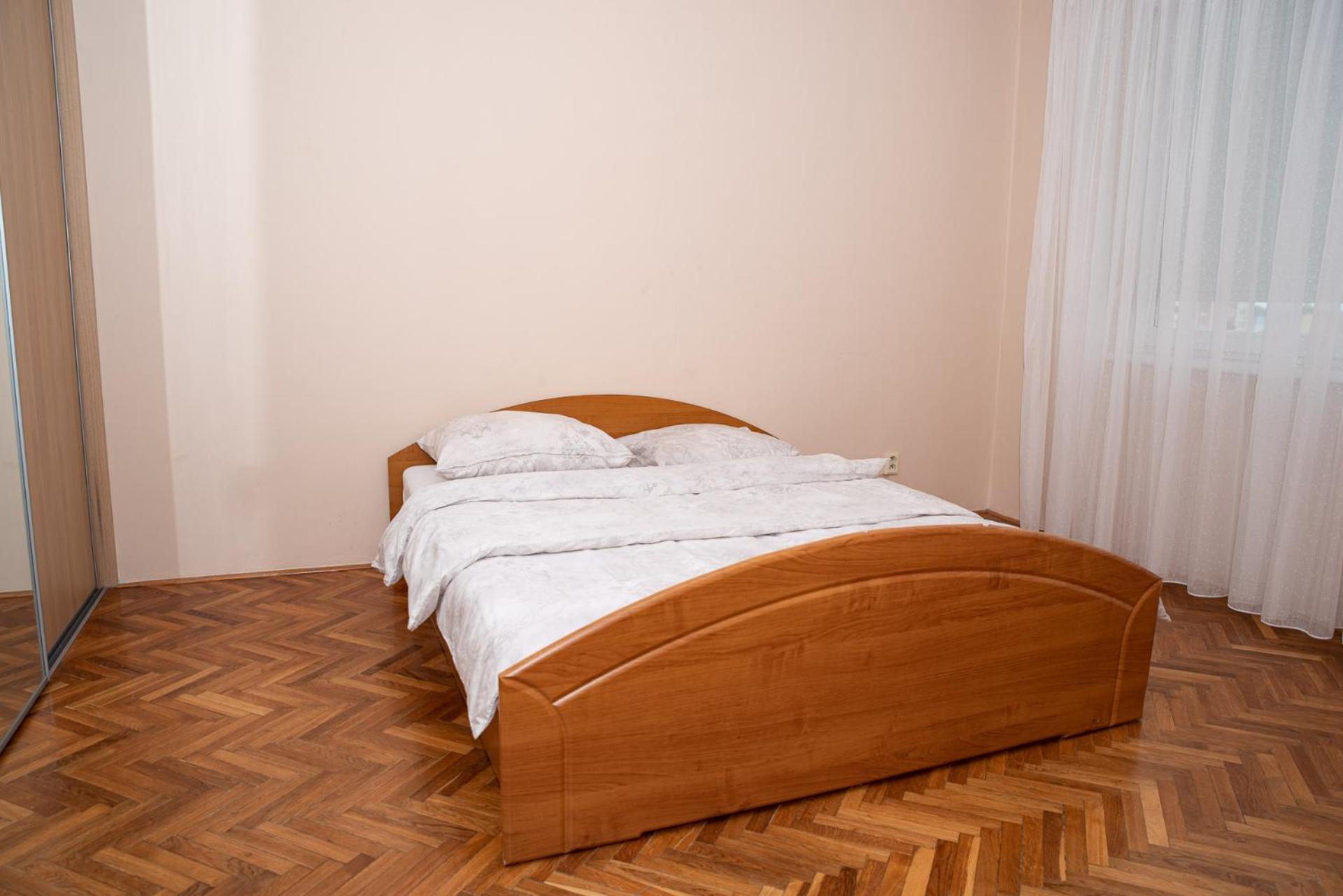 LOVELY ONE BEDROOM APARTMENT