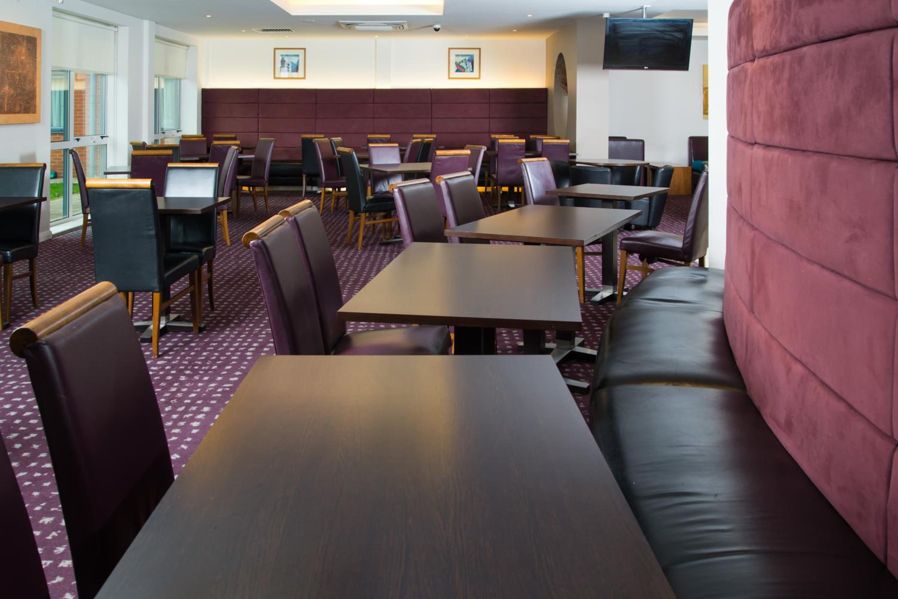 Bedford Vacations - Holiday Inn Express Bedford, an IHG Hotel - Property Image 4