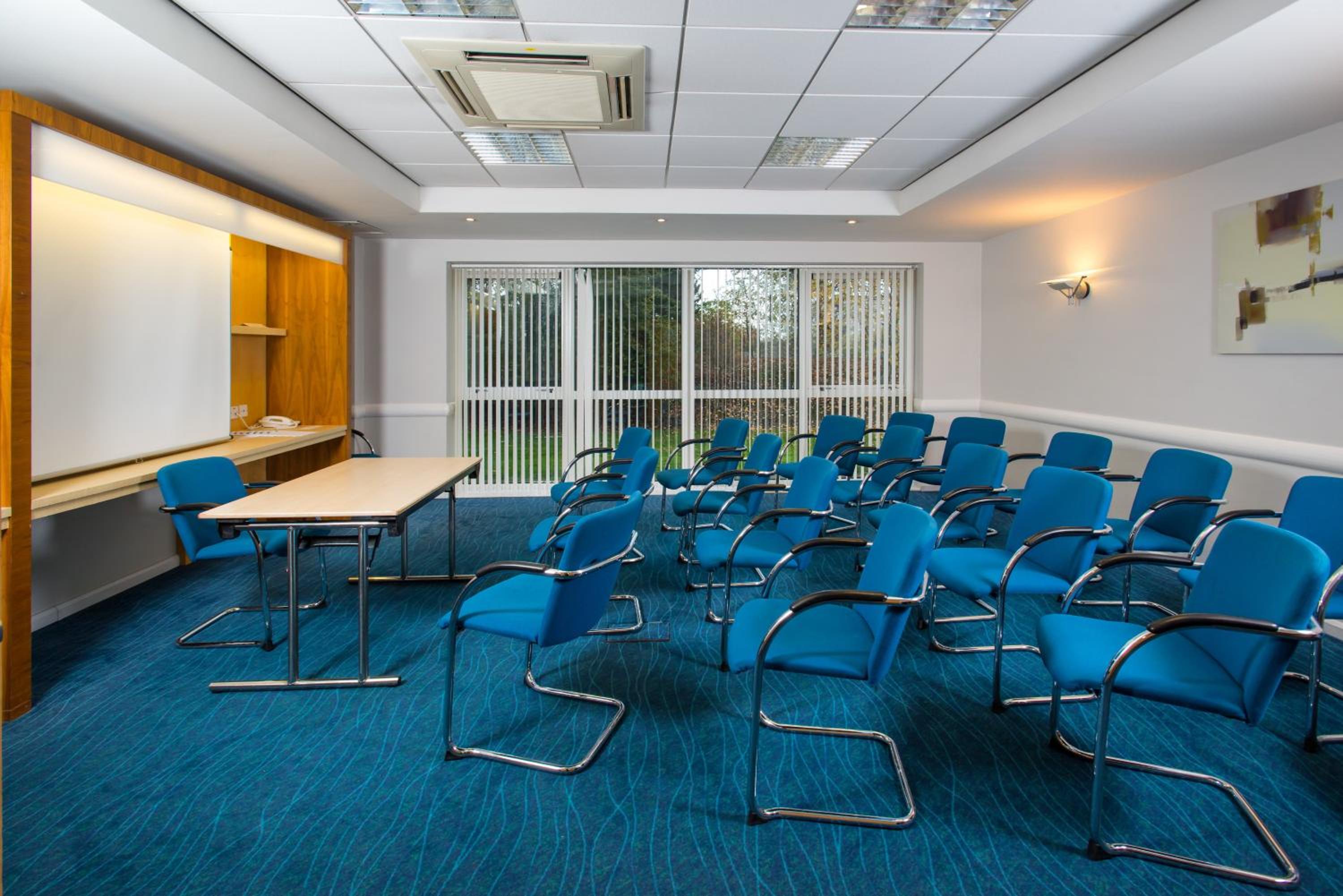 Bedford Vacations - Holiday Inn Express Bedford, an IHG Hotel - Property Image 8