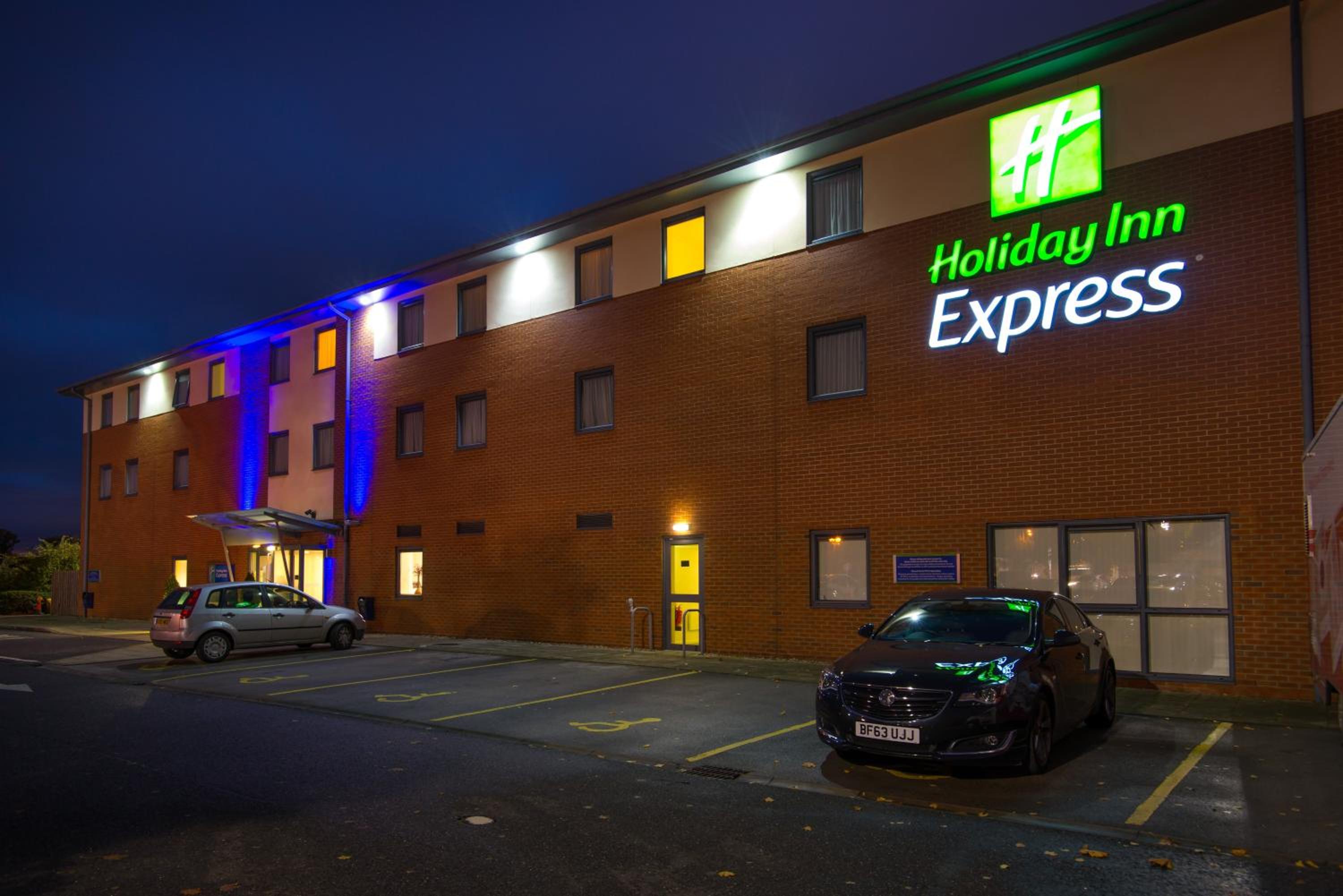 Bedford Vacations - Holiday Inn Express Bedford, an IHG Hotel - Property Image 1