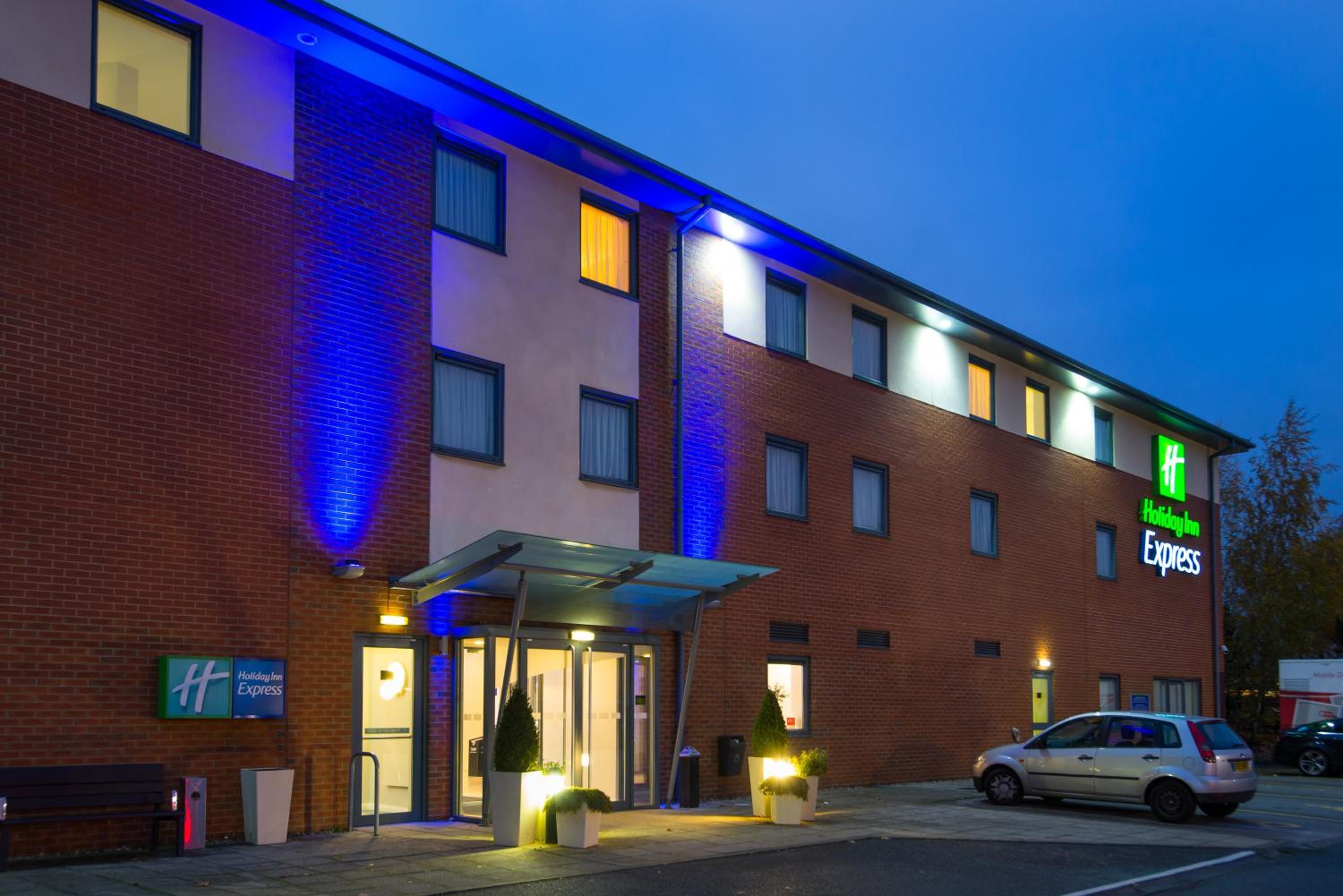 Bedford Vacations - Holiday Inn Express Bedford, an IHG Hotel - Property Image 1