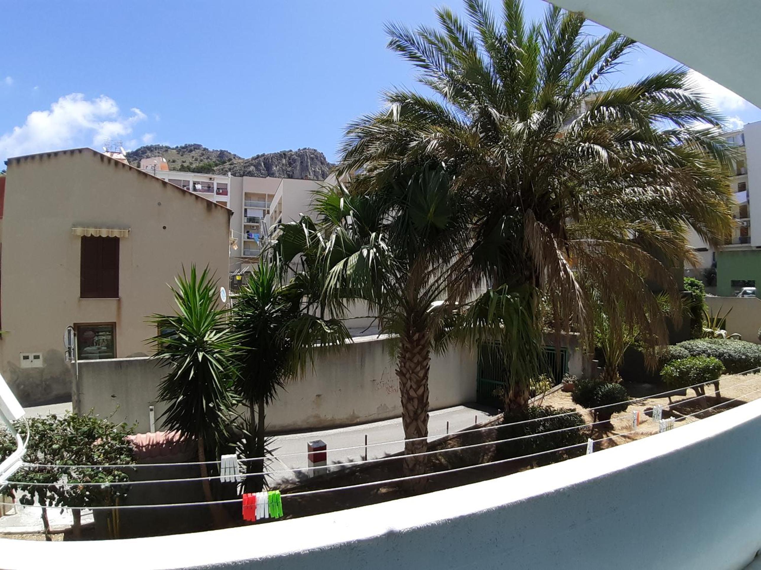 Maria's - Parking Area, no ZTL, close Train Station and Beach view 2