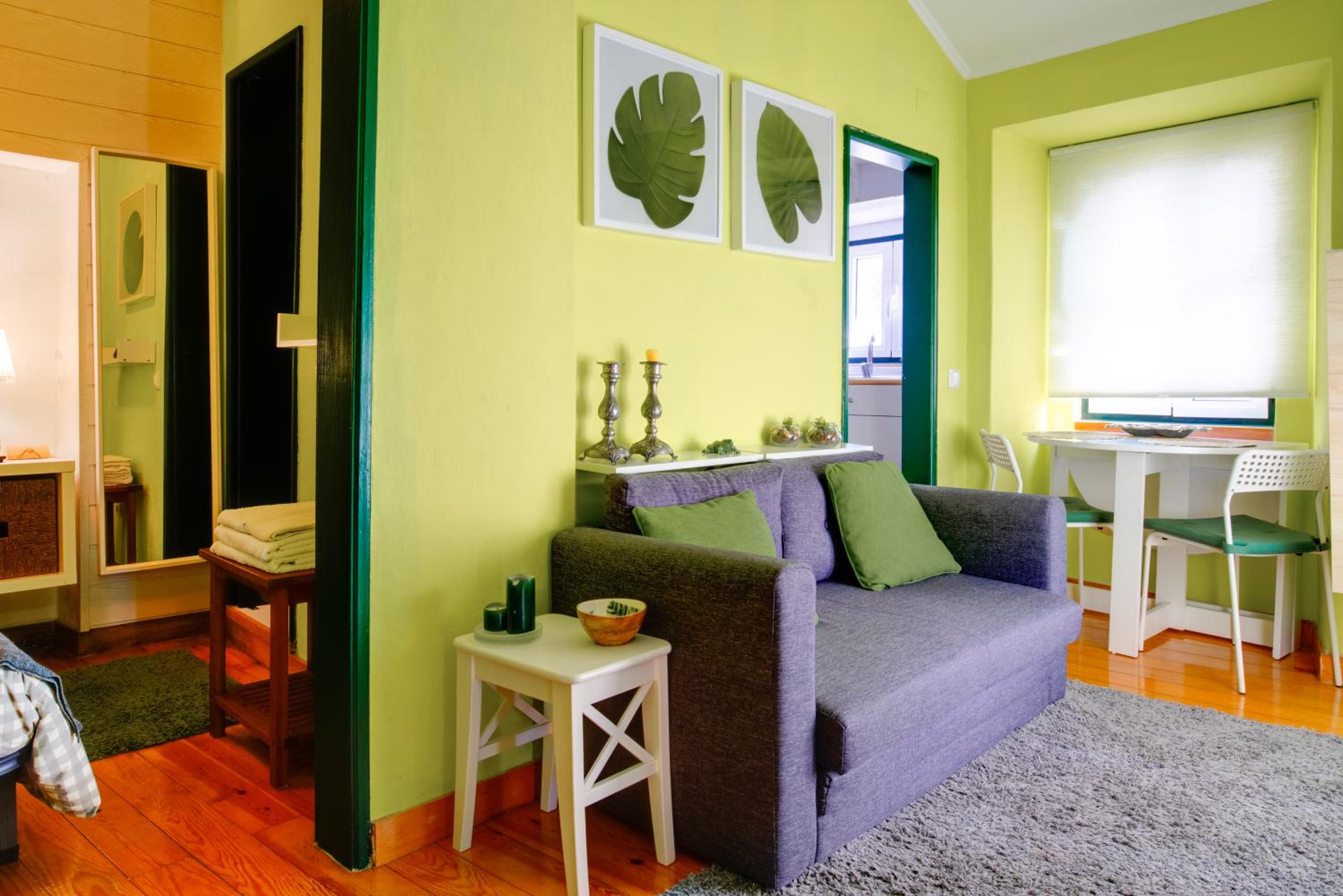 Cozy House by Famous Flea Market with Terrace view 3