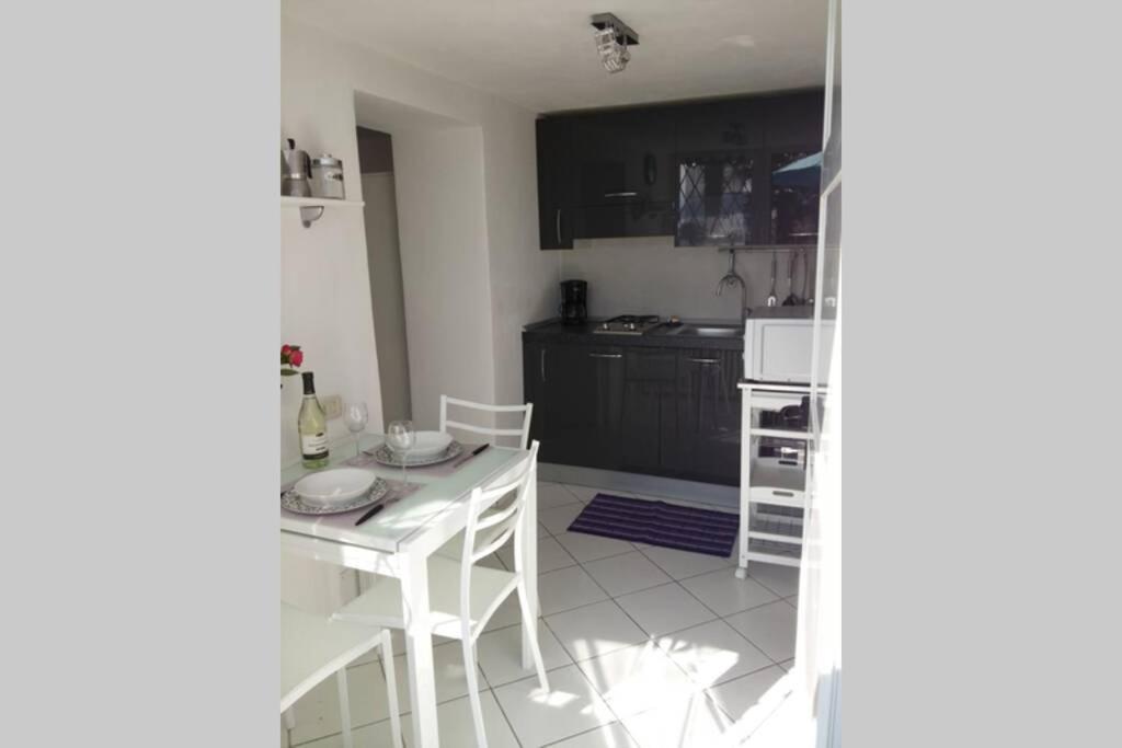 Relax en San Bartolomeo — kitchen