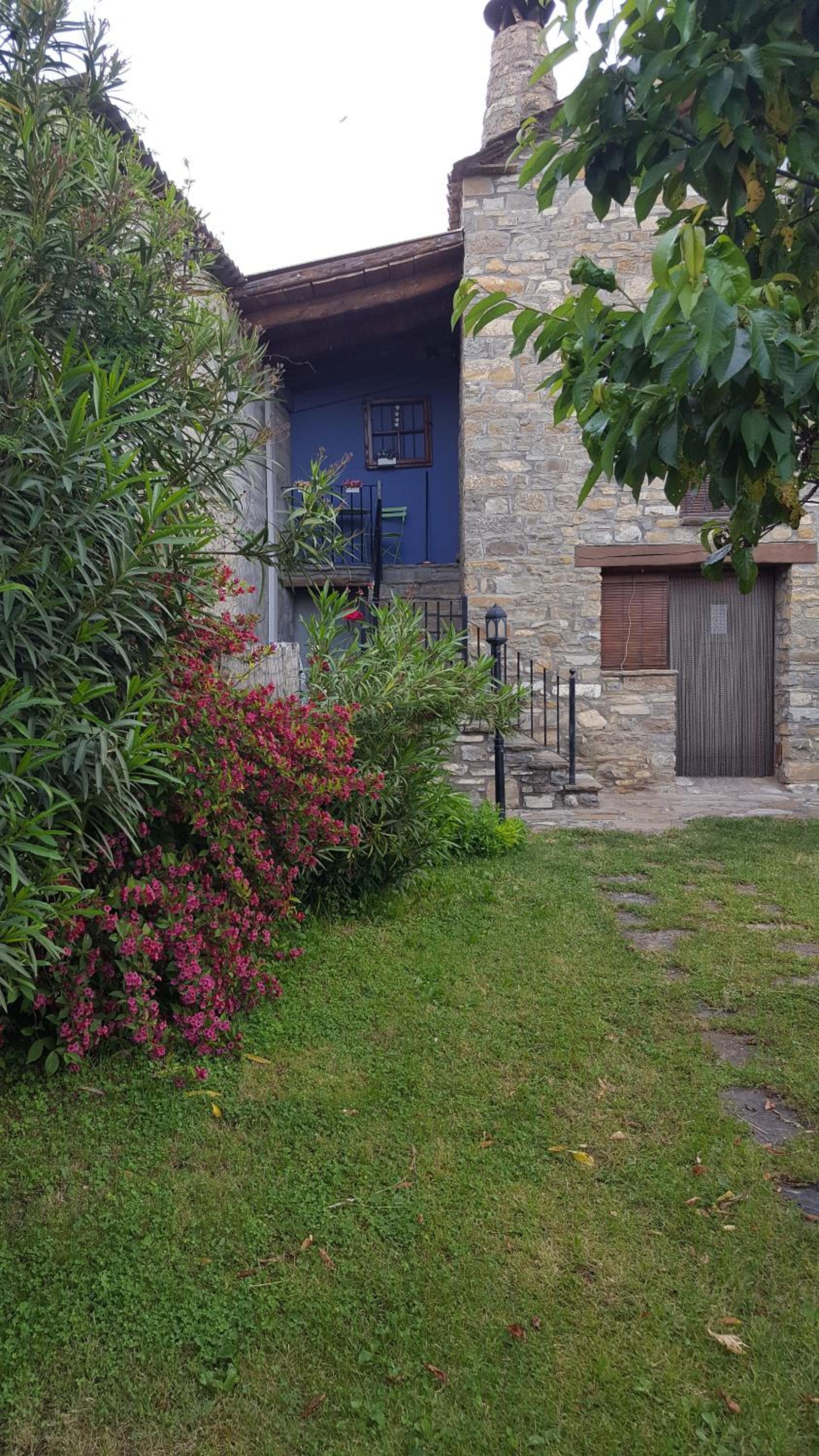 Apartamentos La Borda Castillon view 2