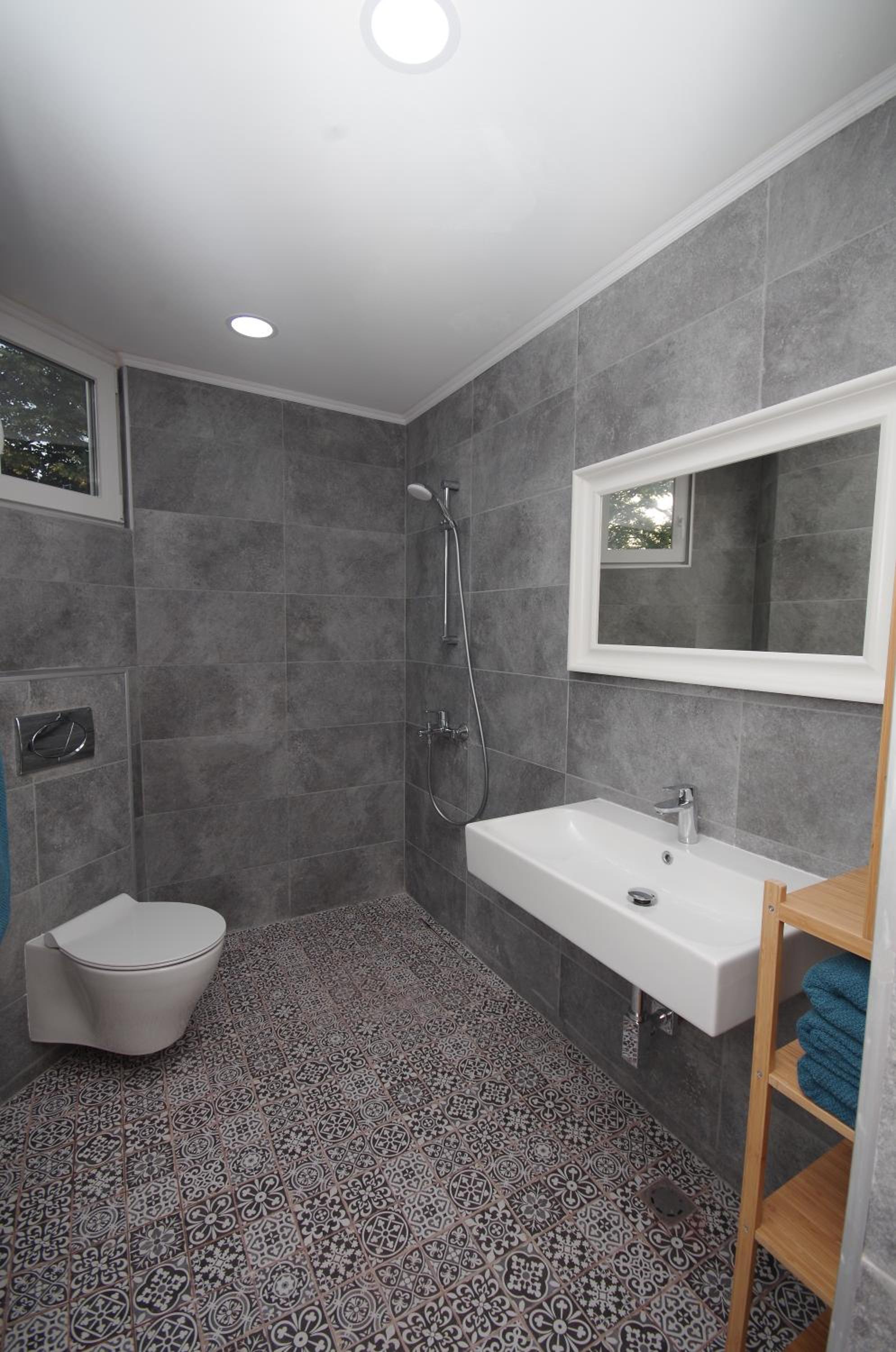 The WHITE APARTMENT - Bogoridi Main Street