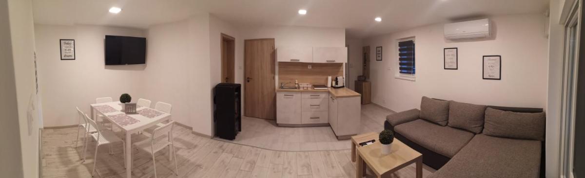 Ady Apartmanház view 5
