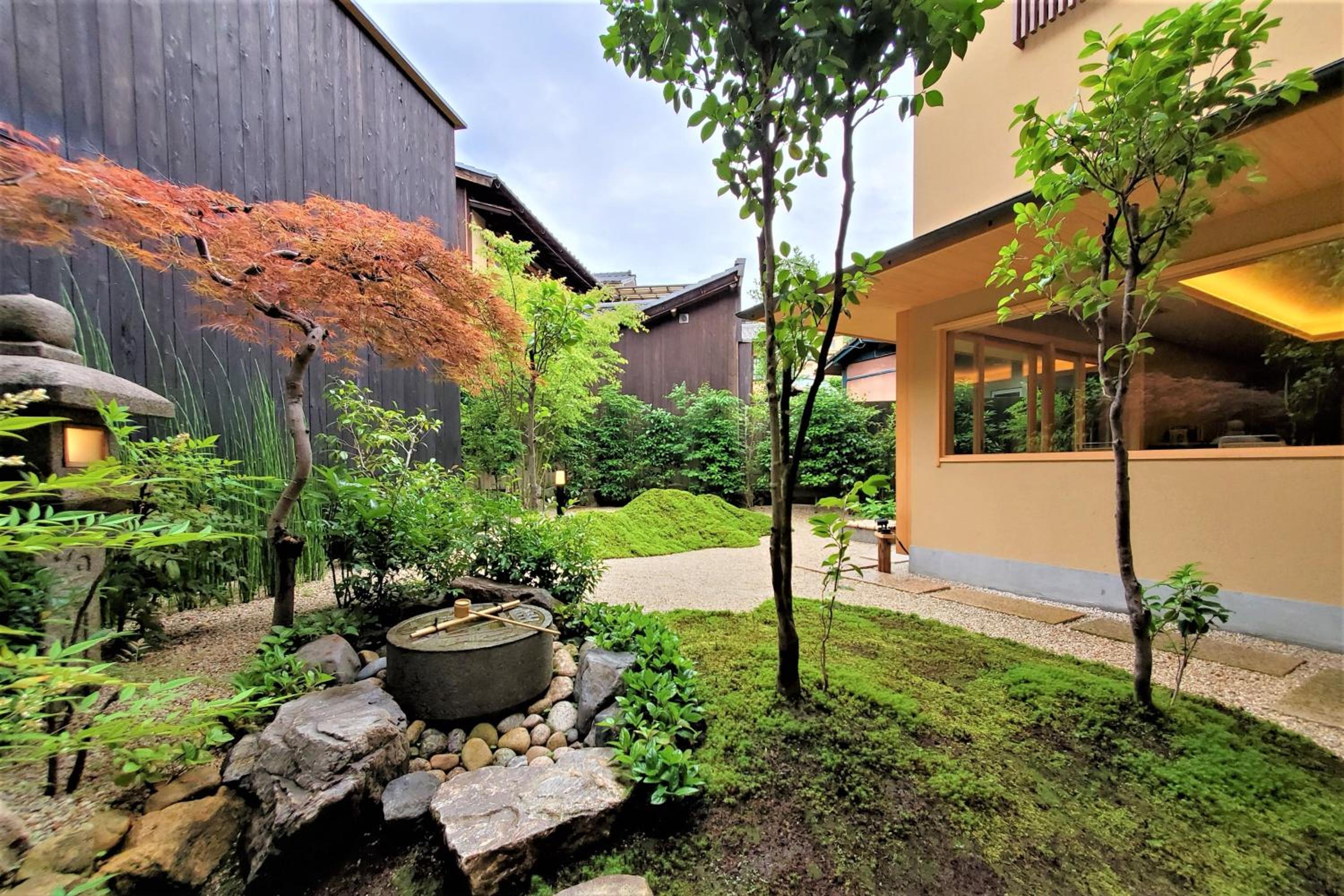 Itsukushimahigashimonzen Kikugawa