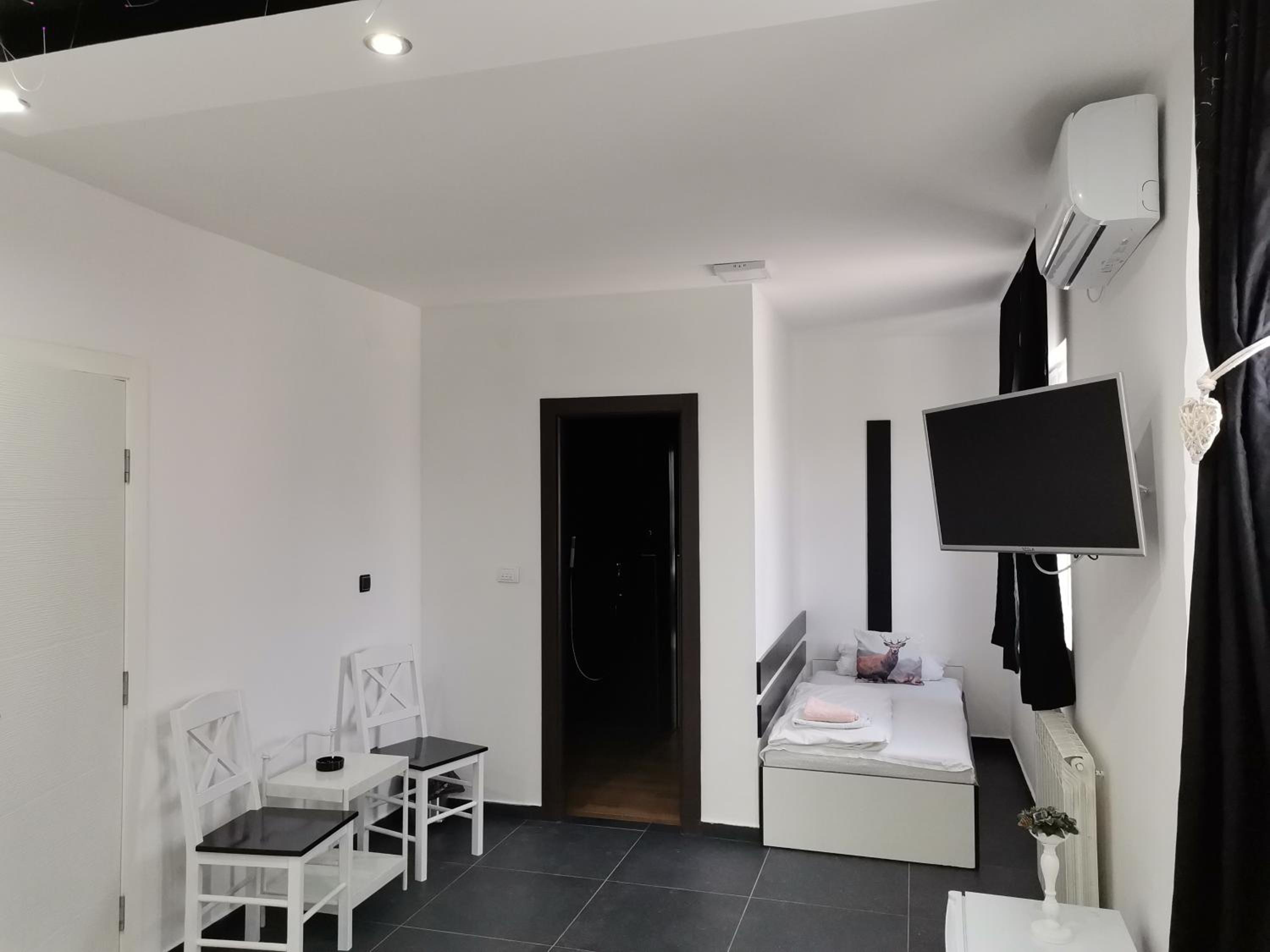 Airport Apartments — photo 34