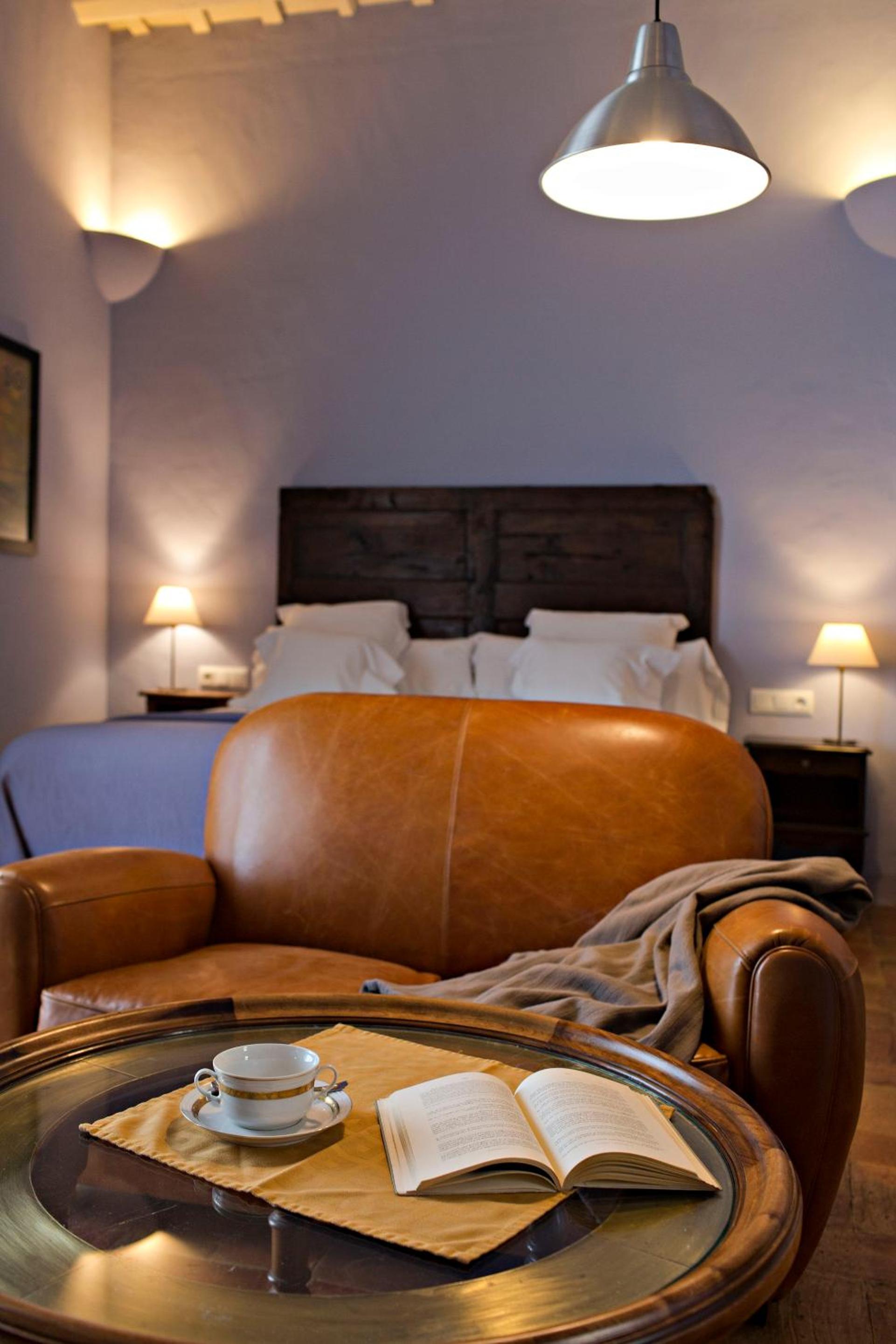 Encís d'Empordà -Adults Only-