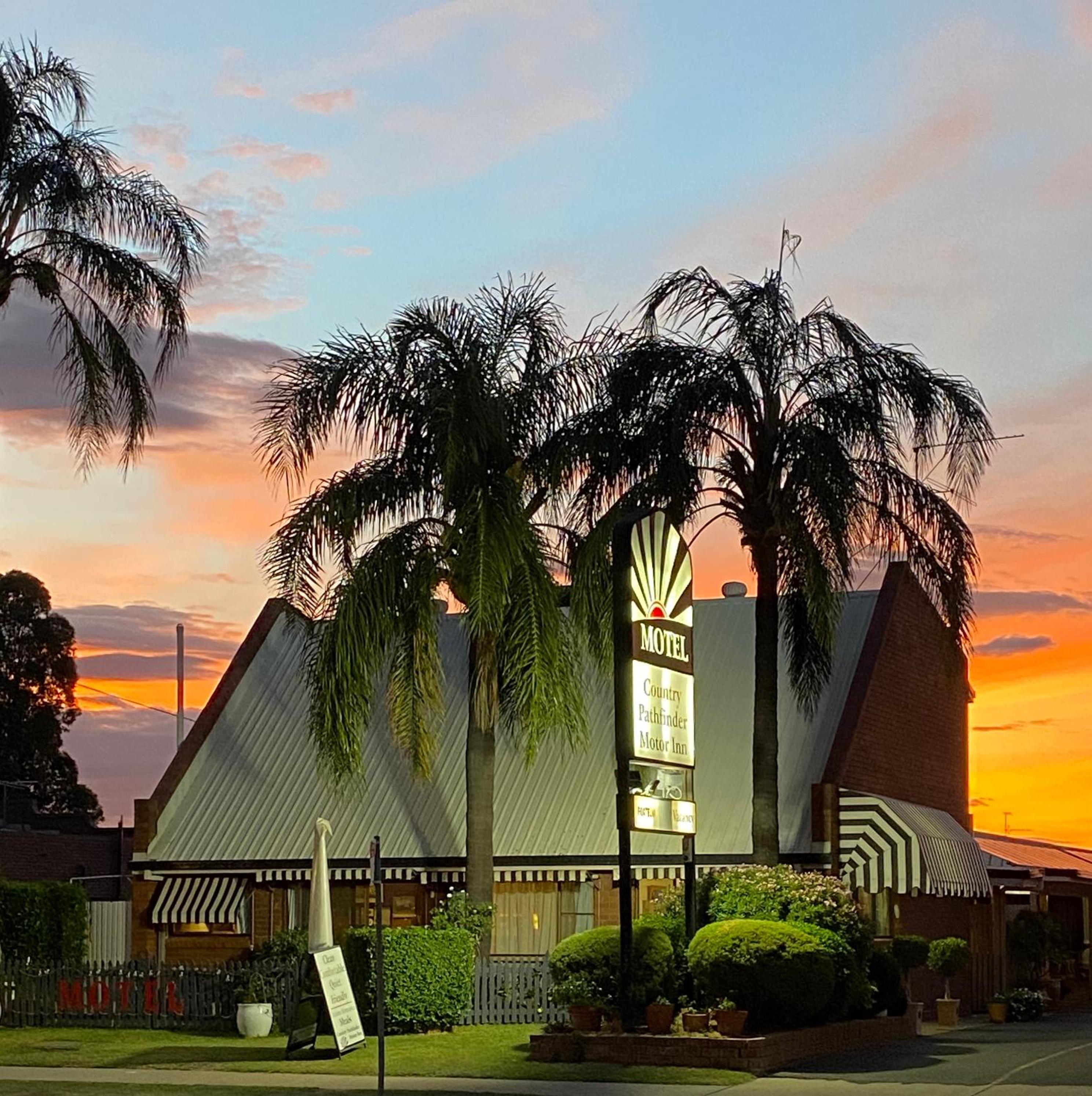 Country Pathfinder Motor Inn