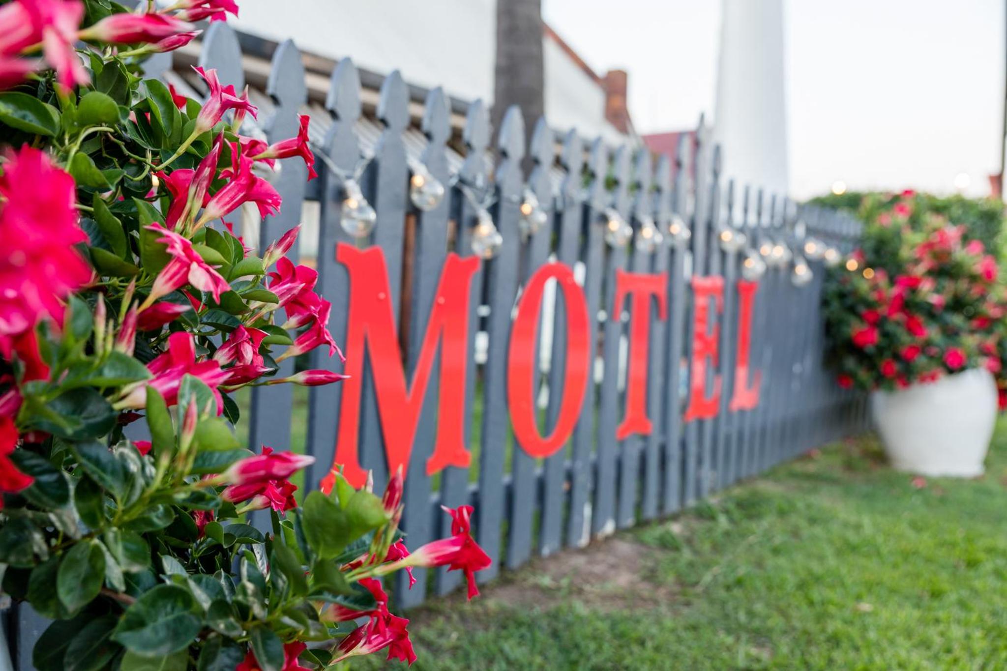 Country Pathfinder Motor Inn