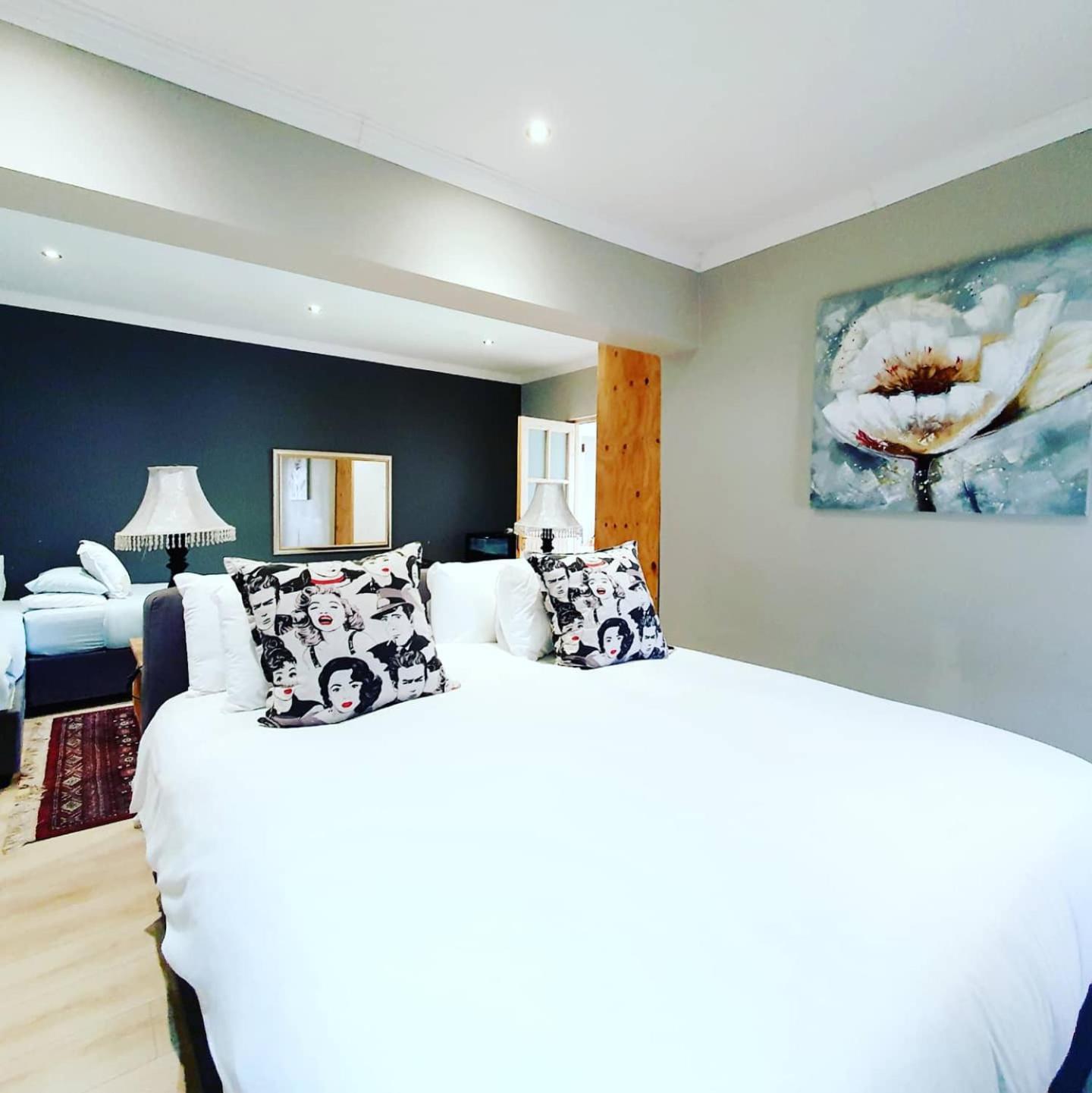 Two Fat Owls Guesthouse