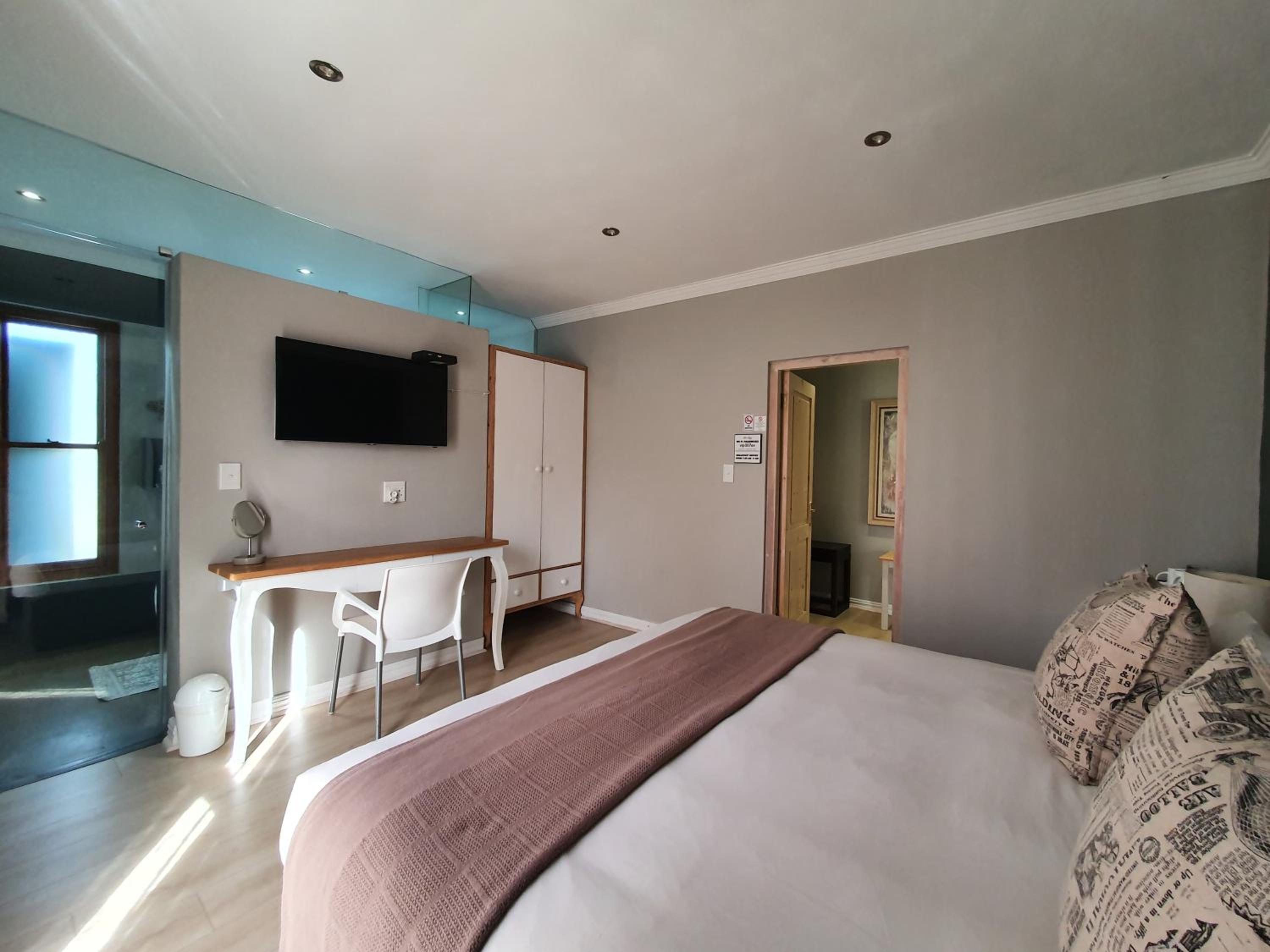Two Fat Owls Guesthouse