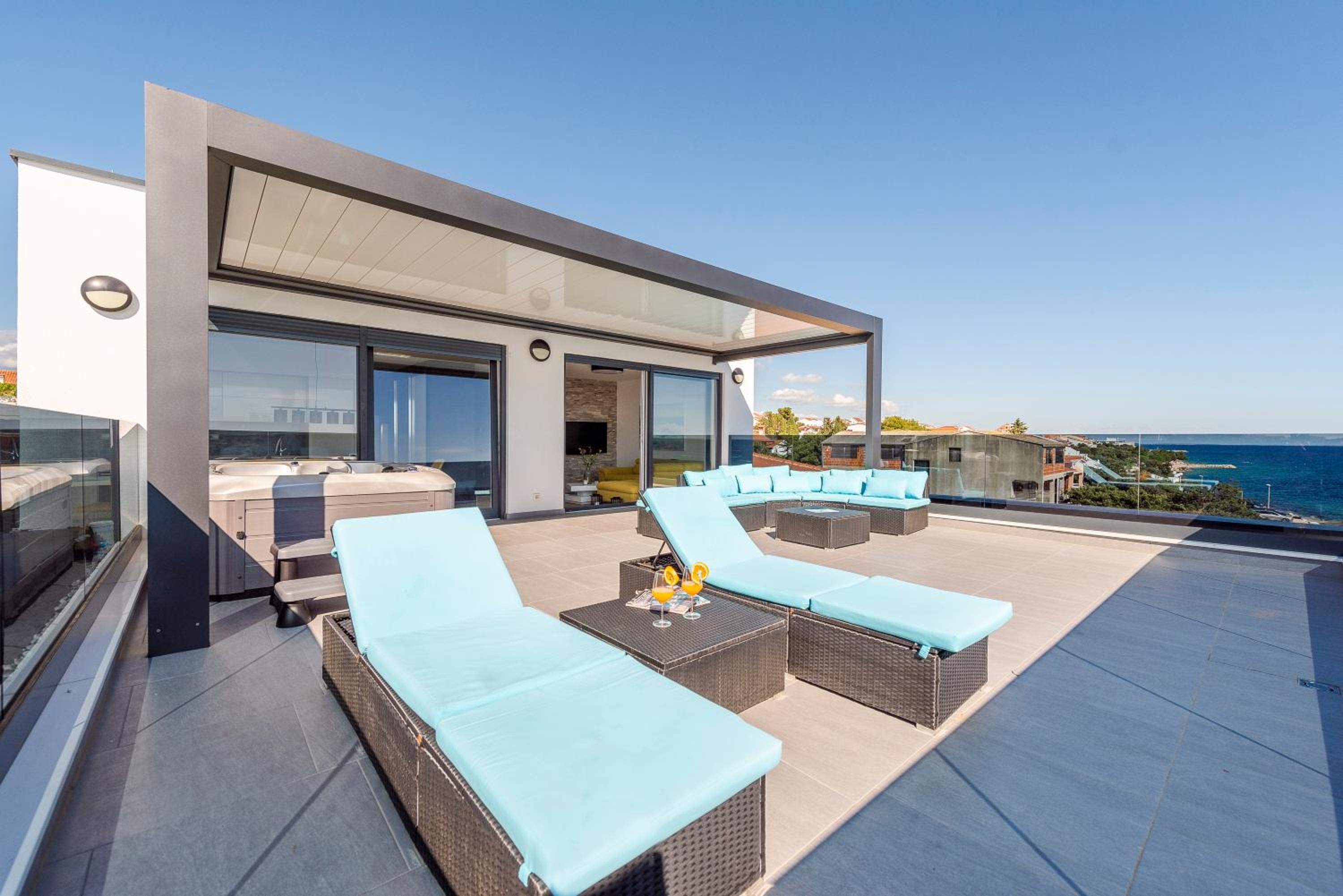Mediteran luxury penthouse with jacuzzi