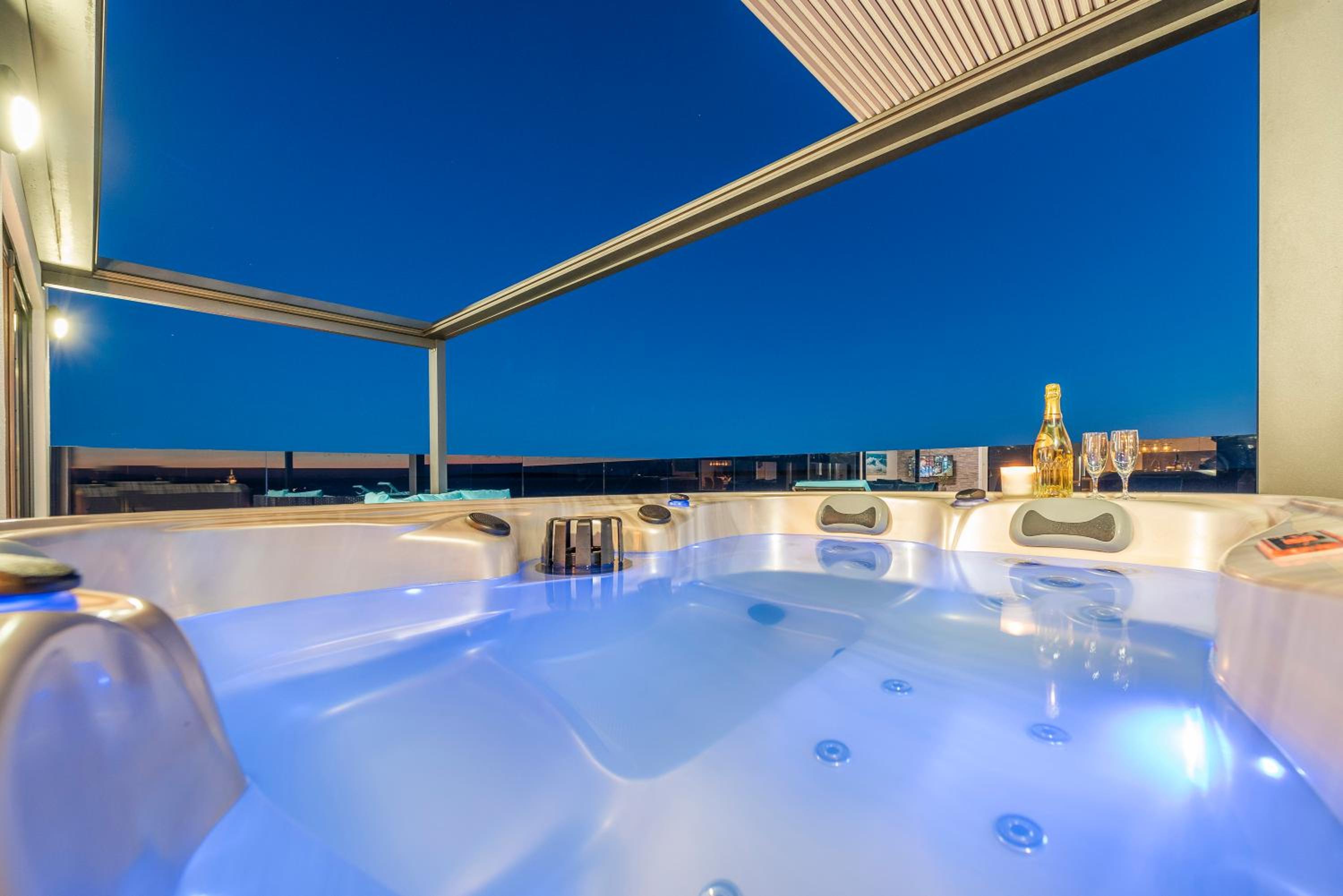 Mediteran luxury penthouse with jacuzzi