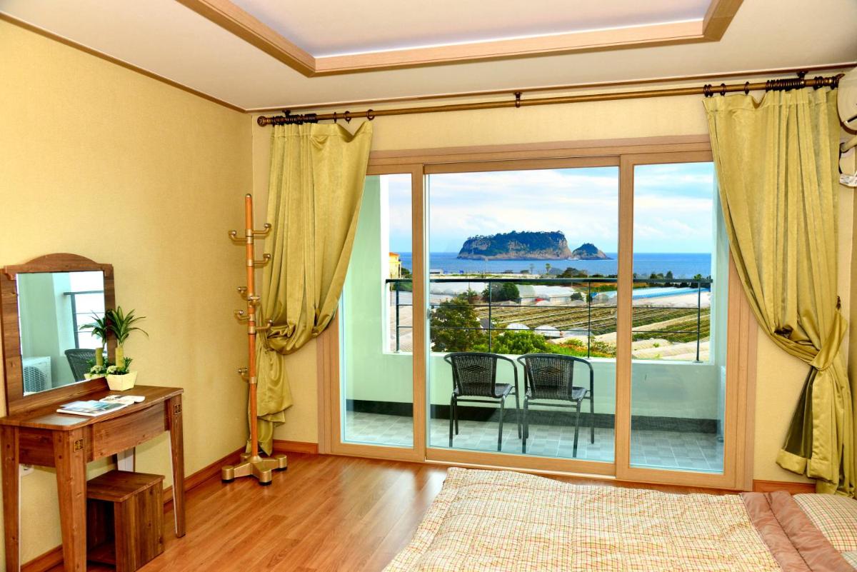 Jeju Bada Wi Olle Pension