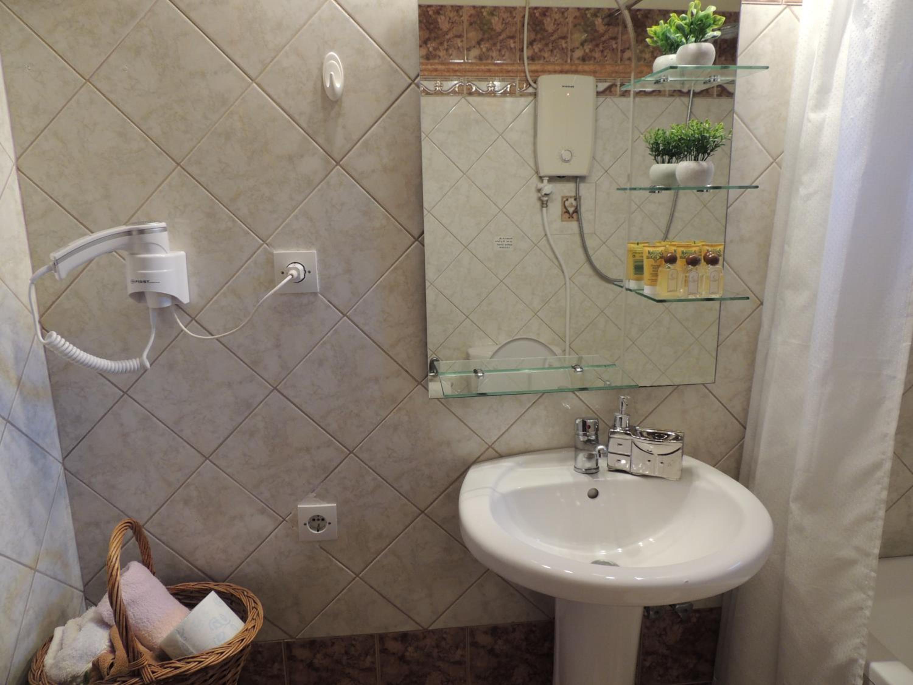 Prespes Lake View Family Apartment - Property Image 26