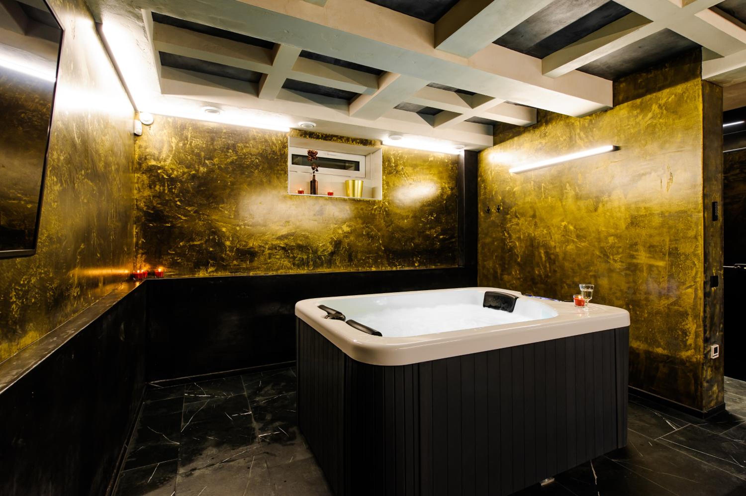 Apartments in Kaunas city centre with Jacuzzi bath view 2