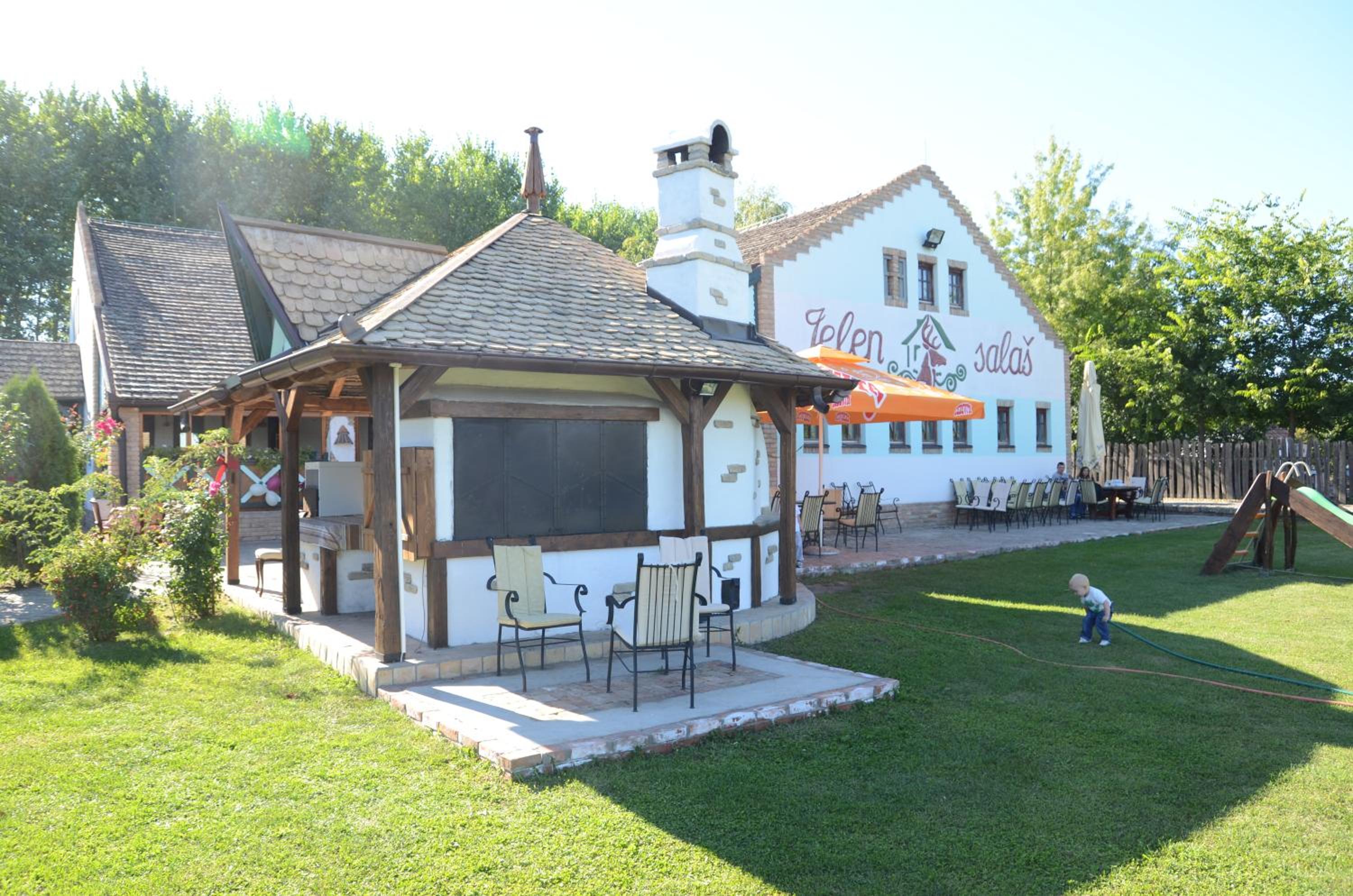 Jelen salaš view 4