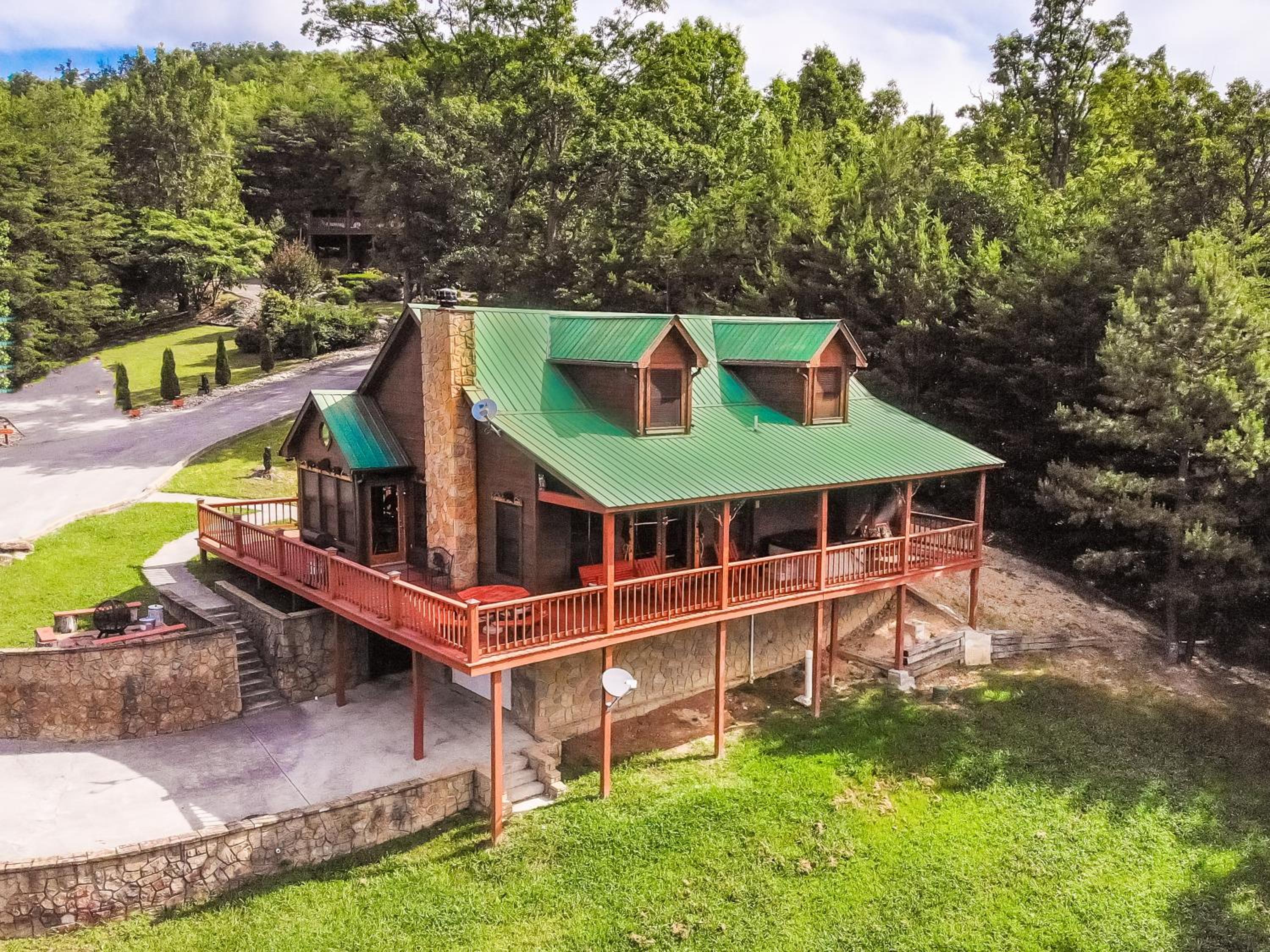 Kori's Mountain View, FREE tickets each paid day, Theater Room, Hot Tub, Game Room, WIFI!!! view 2