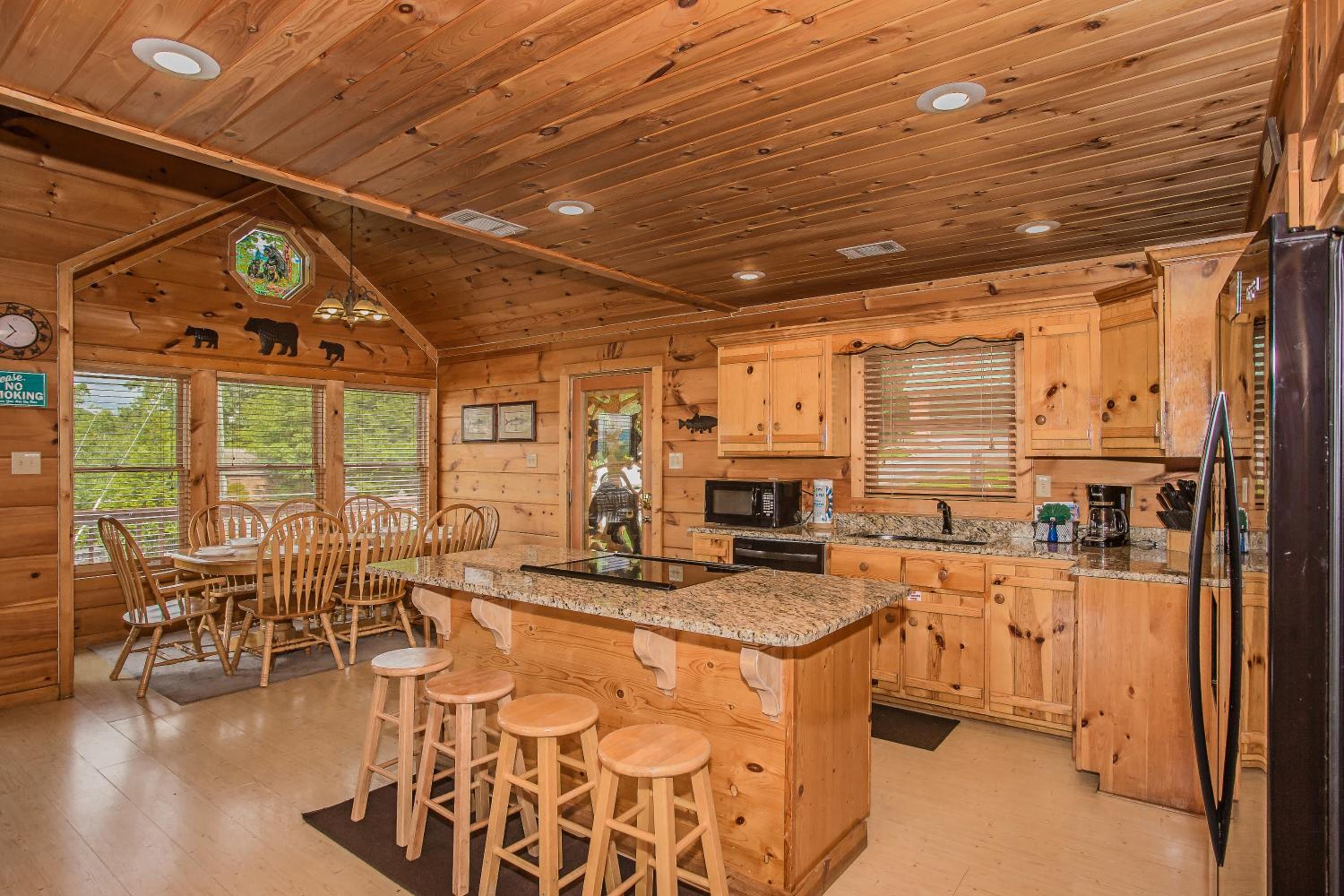Kori's Mountain View, FREE tickets each paid day, Theater Room, Hot Tub, Game Room, WIFI!!! view 4