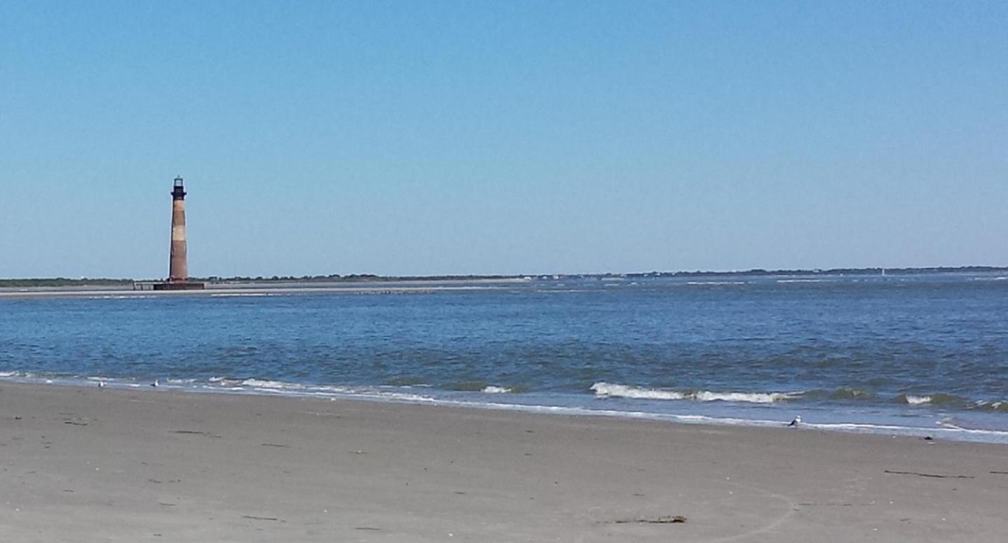 Folly Vacation 620 apartment w/bonus room, one block to the beach & pet friendly