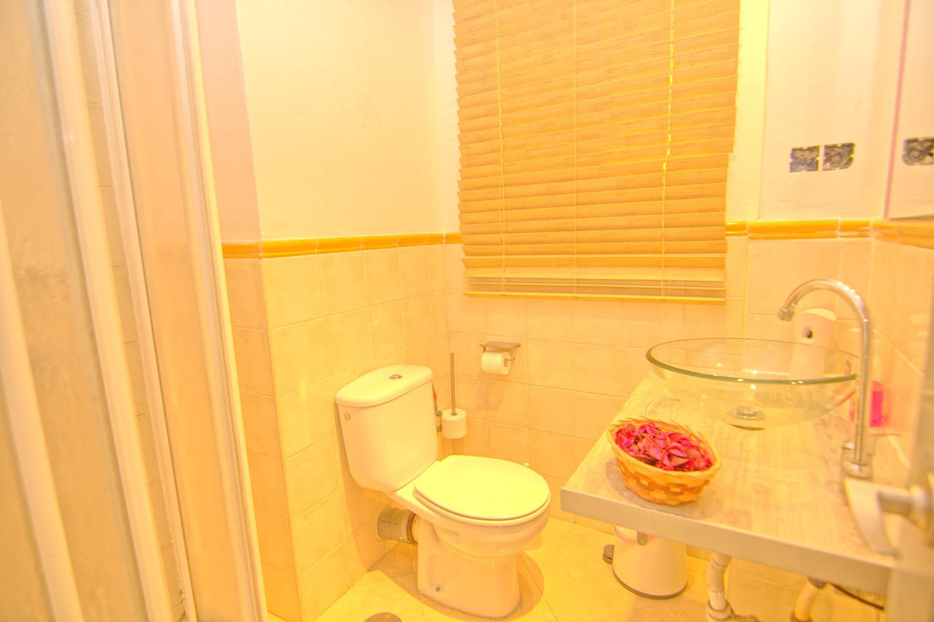 Low cost room Mercado Malaga
