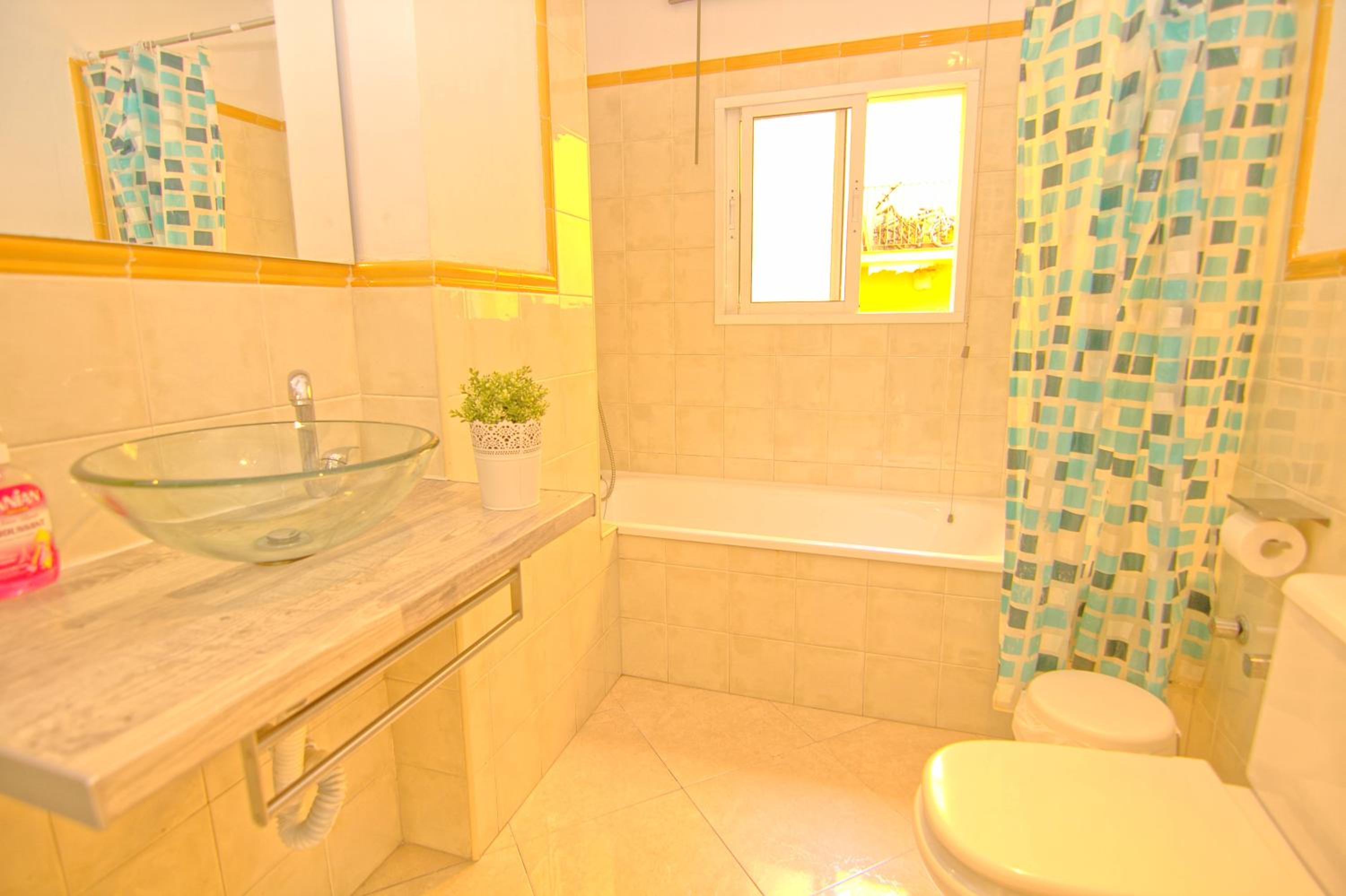 Low cost room Mercado Malaga