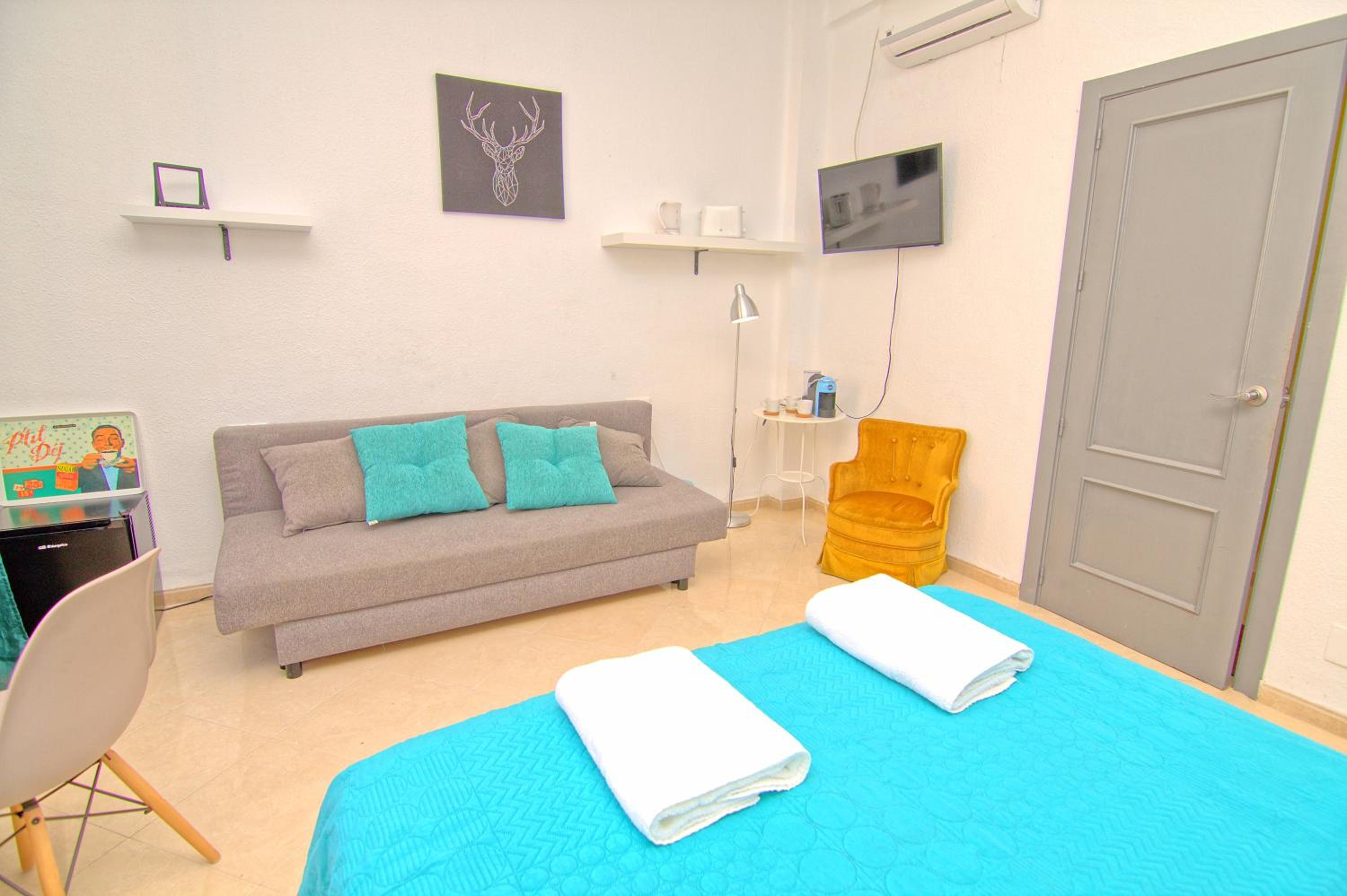 Low cost room Mercado Malaga