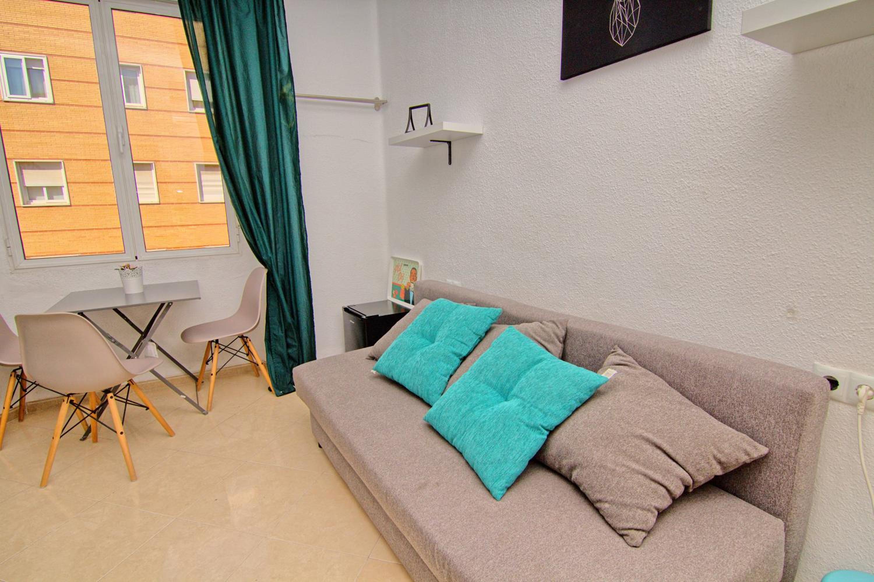 Low cost room Mercado Malaga