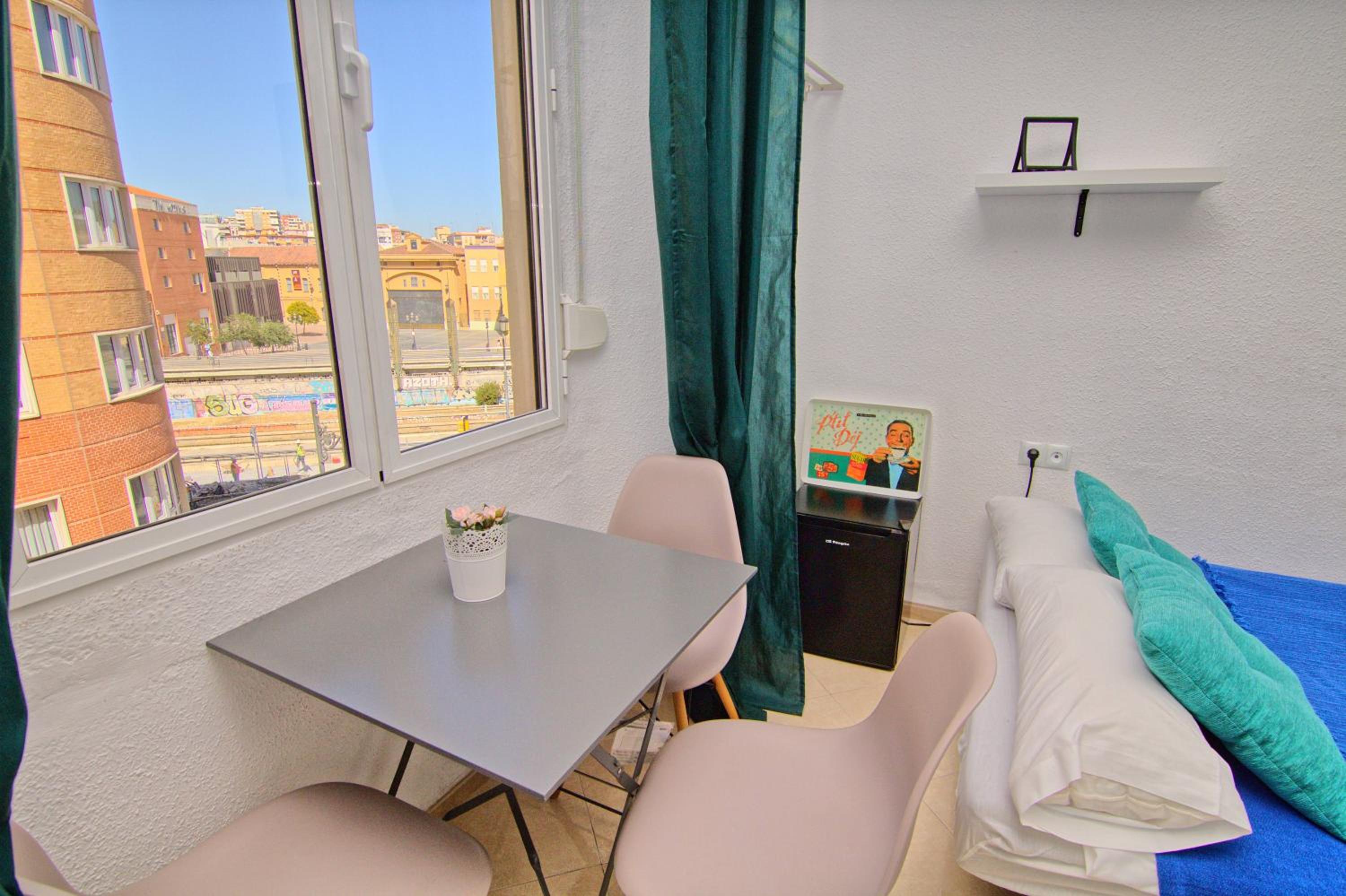 Low cost room Mercado Malaga