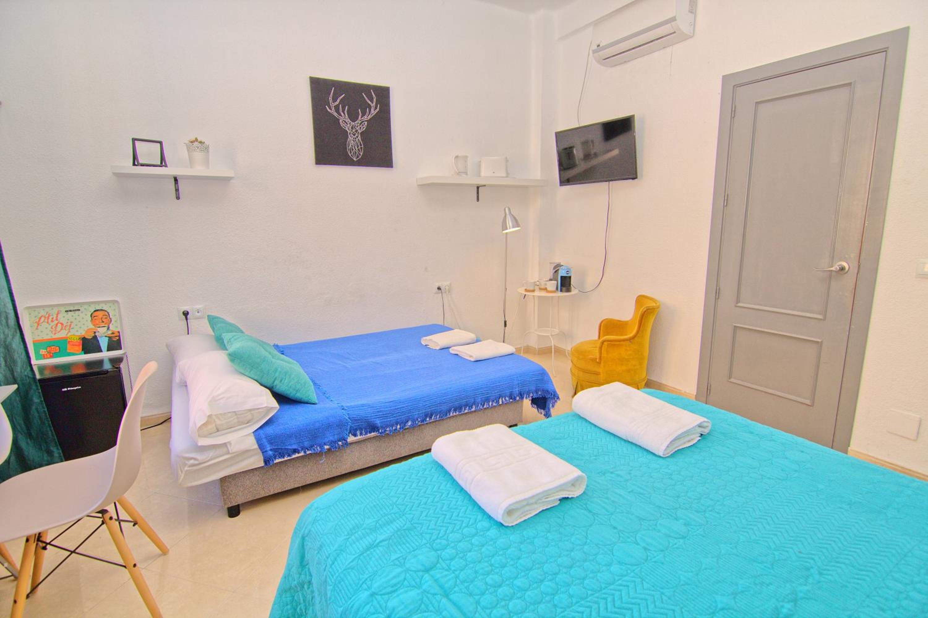 Low cost room Mercado Malaga