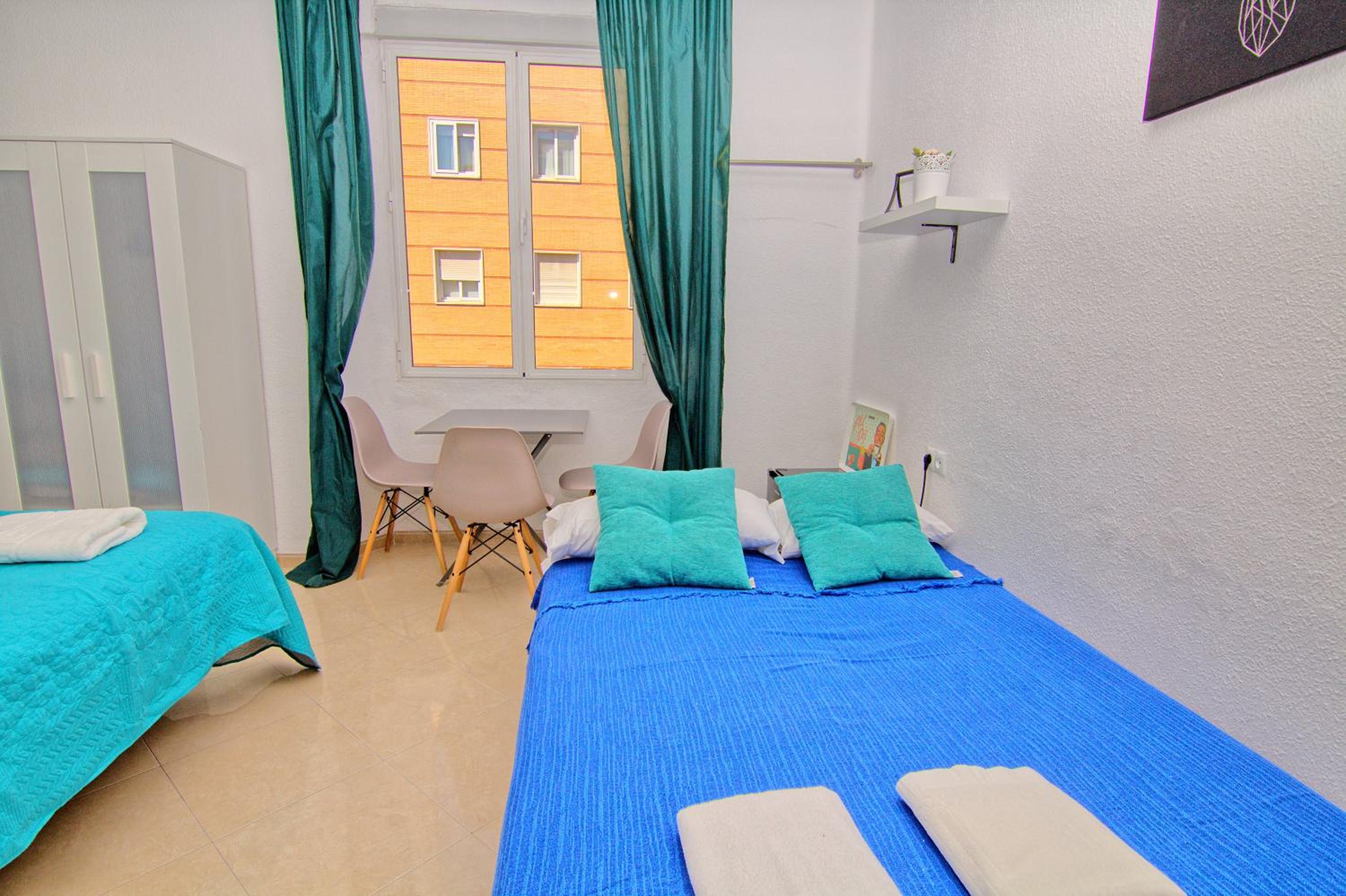 Low cost room Mercado Malaga
