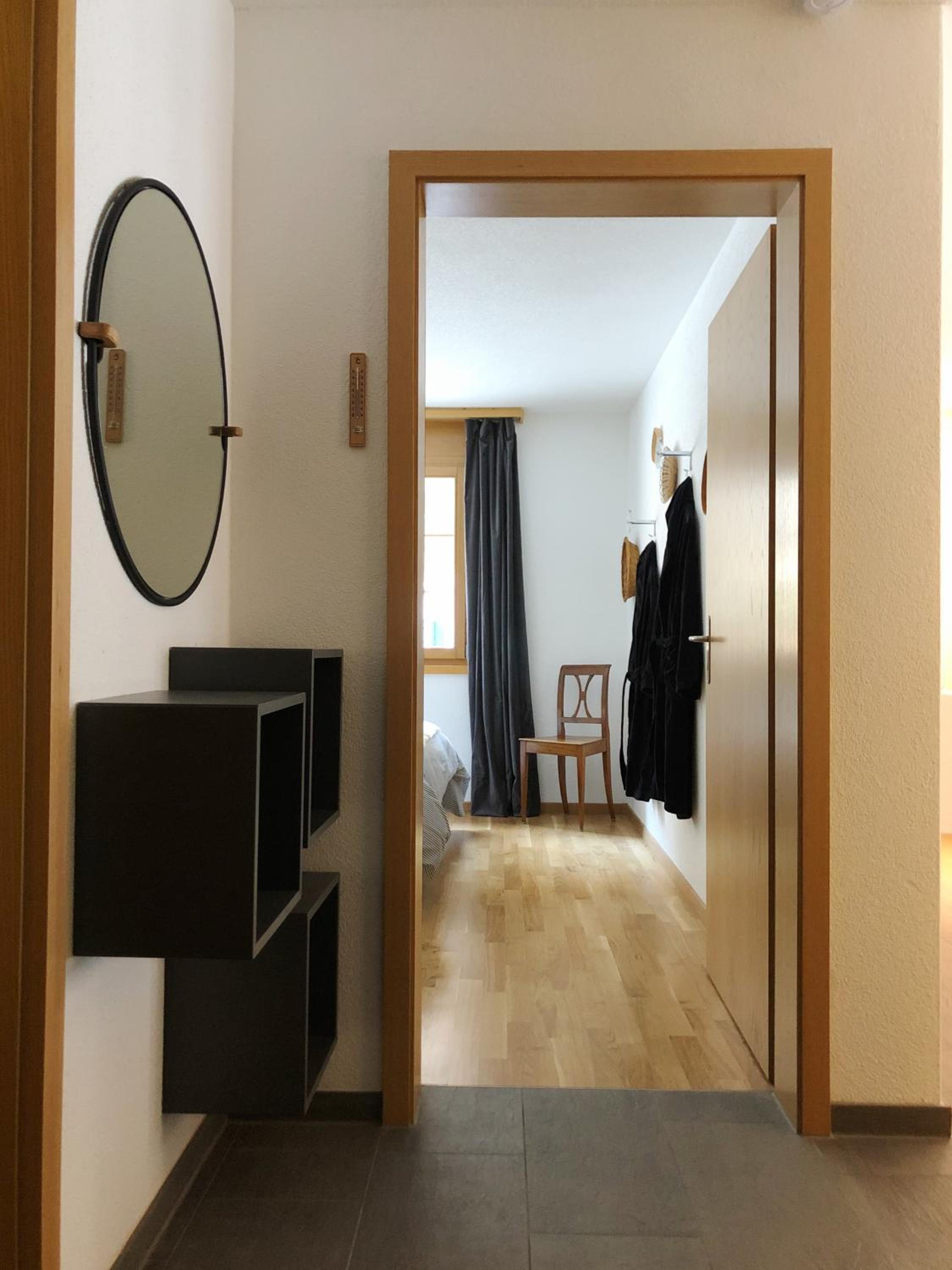 Modern Condo Comfy Queen bed Fast WiFi