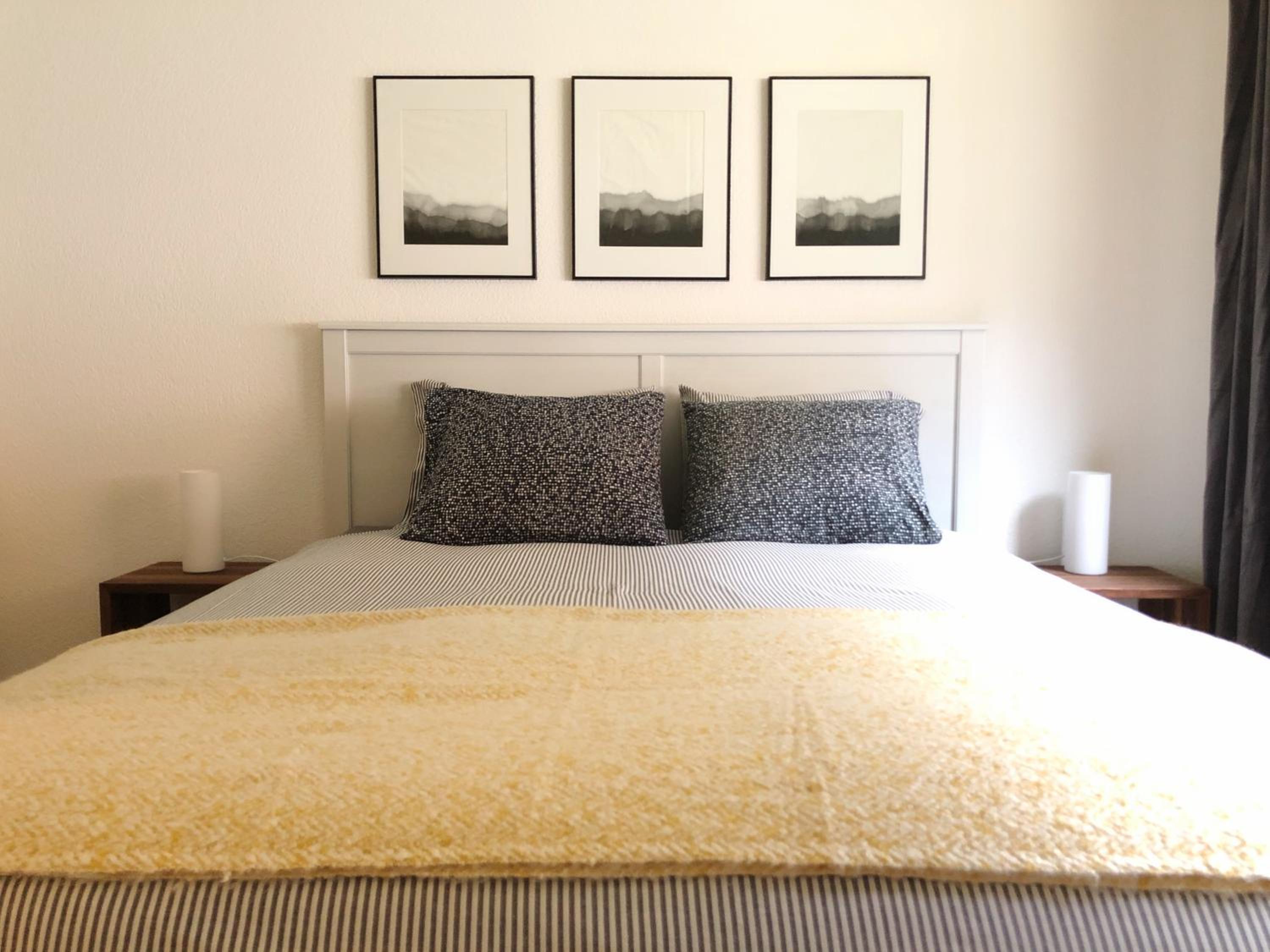 Modern Condo Comfy Queen bed Fast WiFi