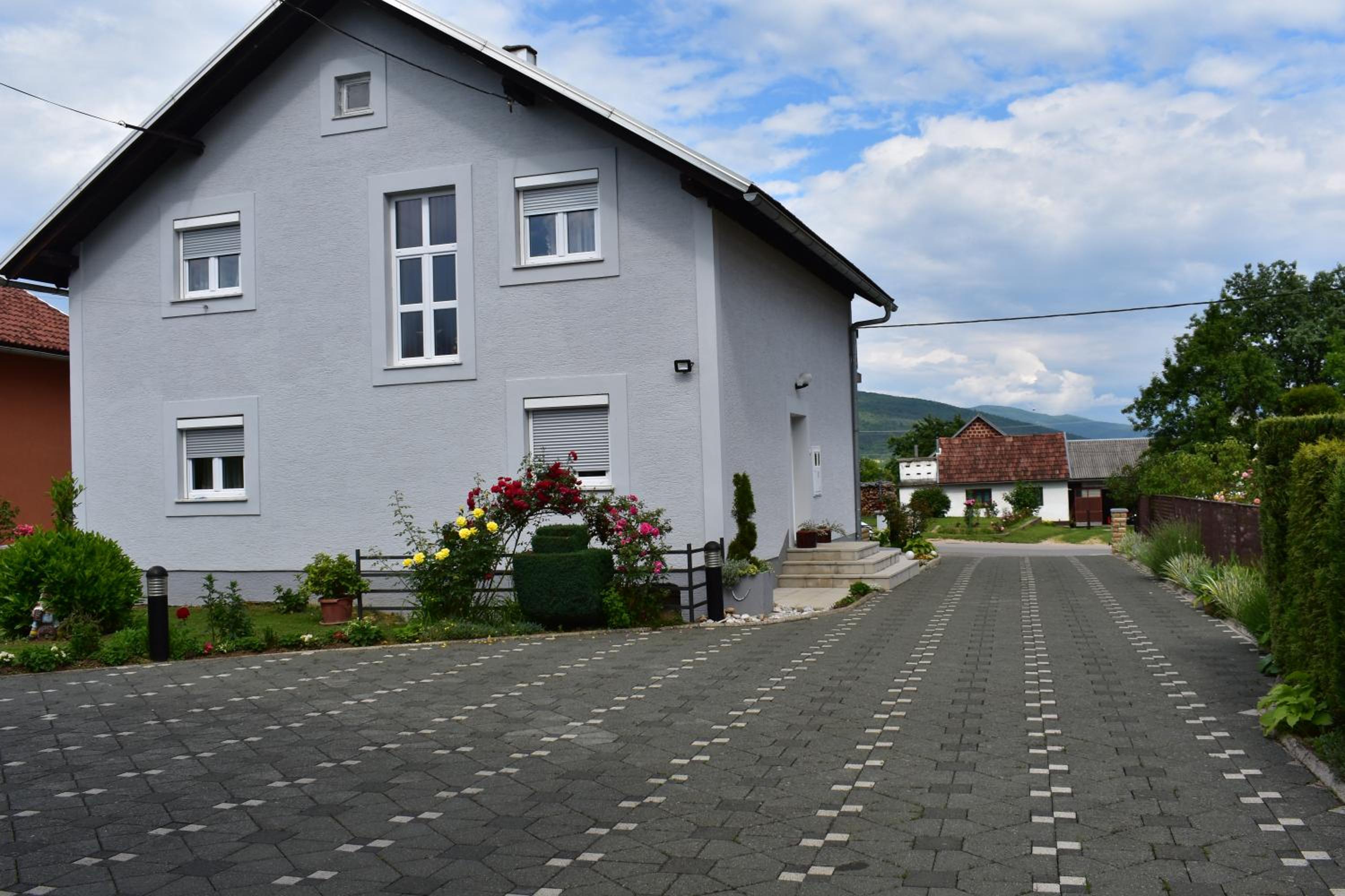 Photo 33