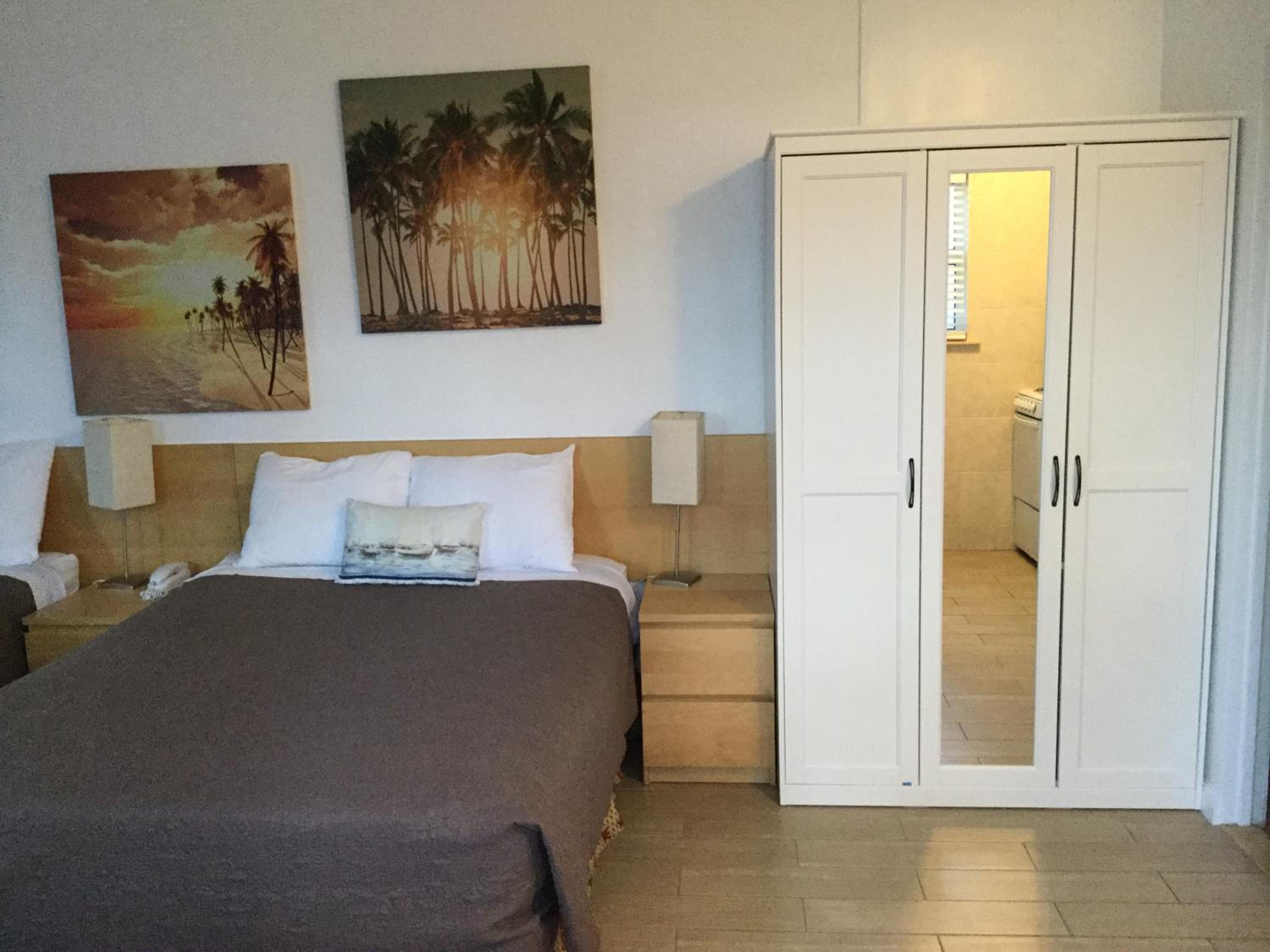 Breakaway Inn Guest House