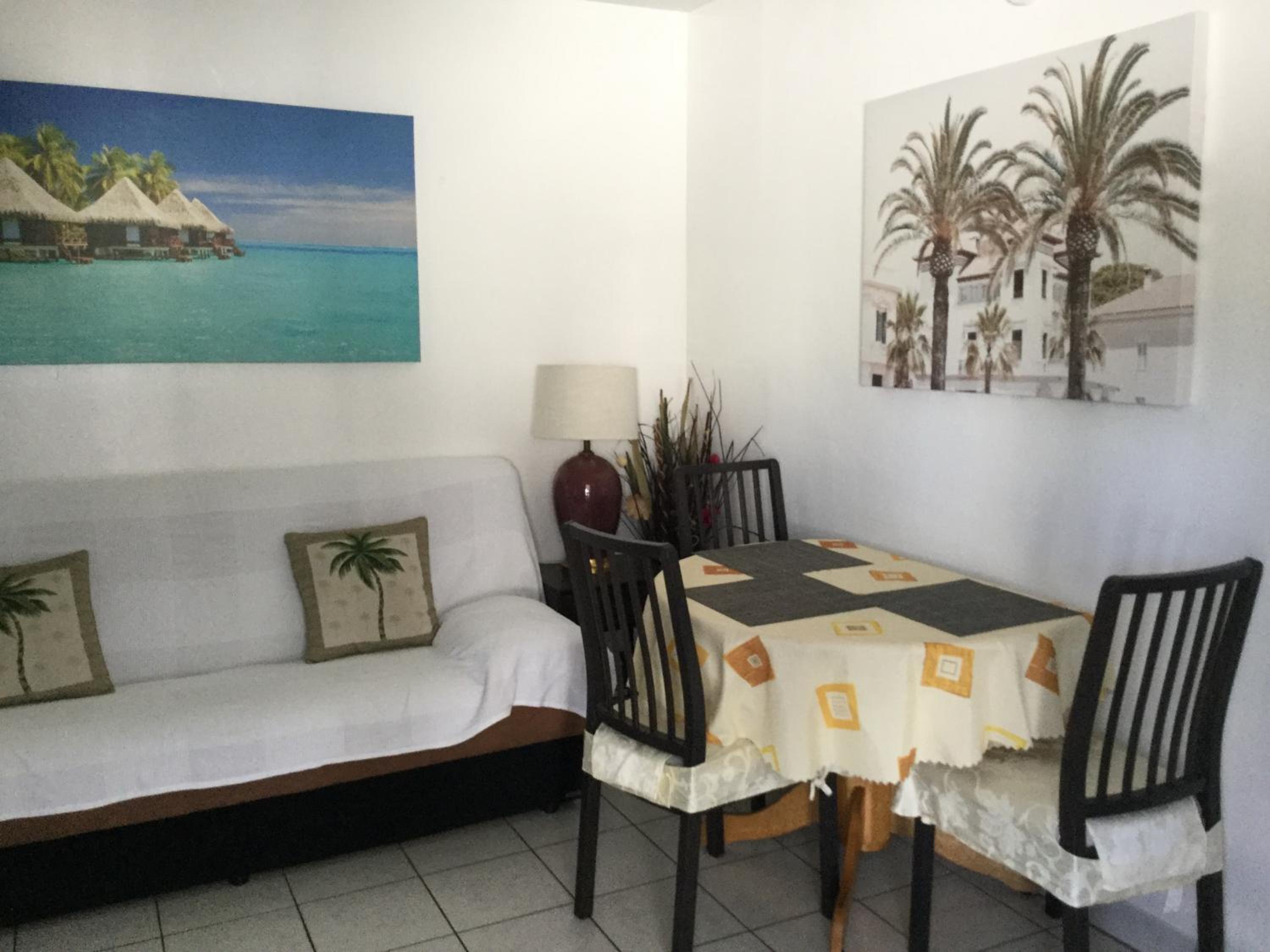 Breakaway Inn Guest House