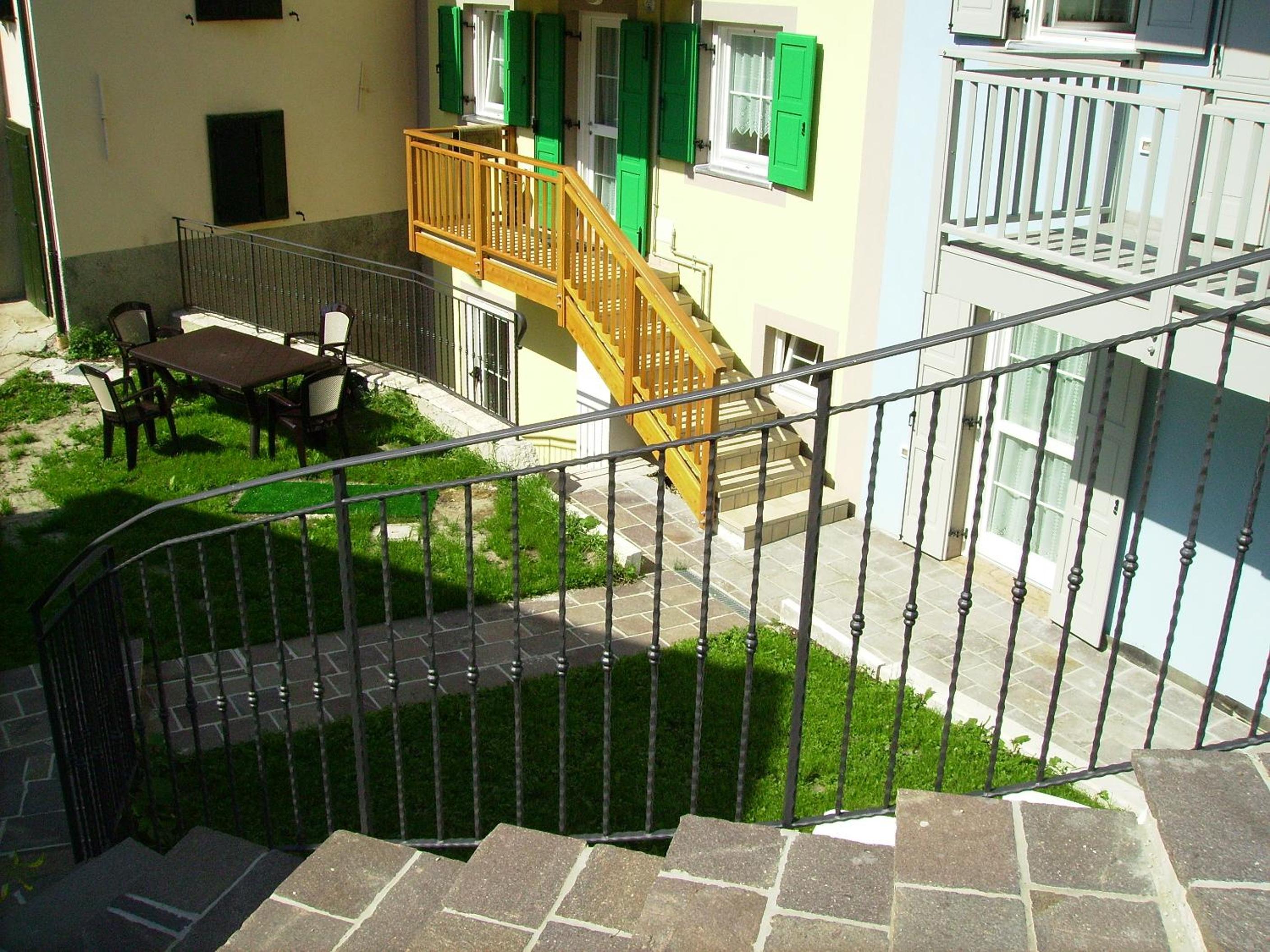 Photo 33