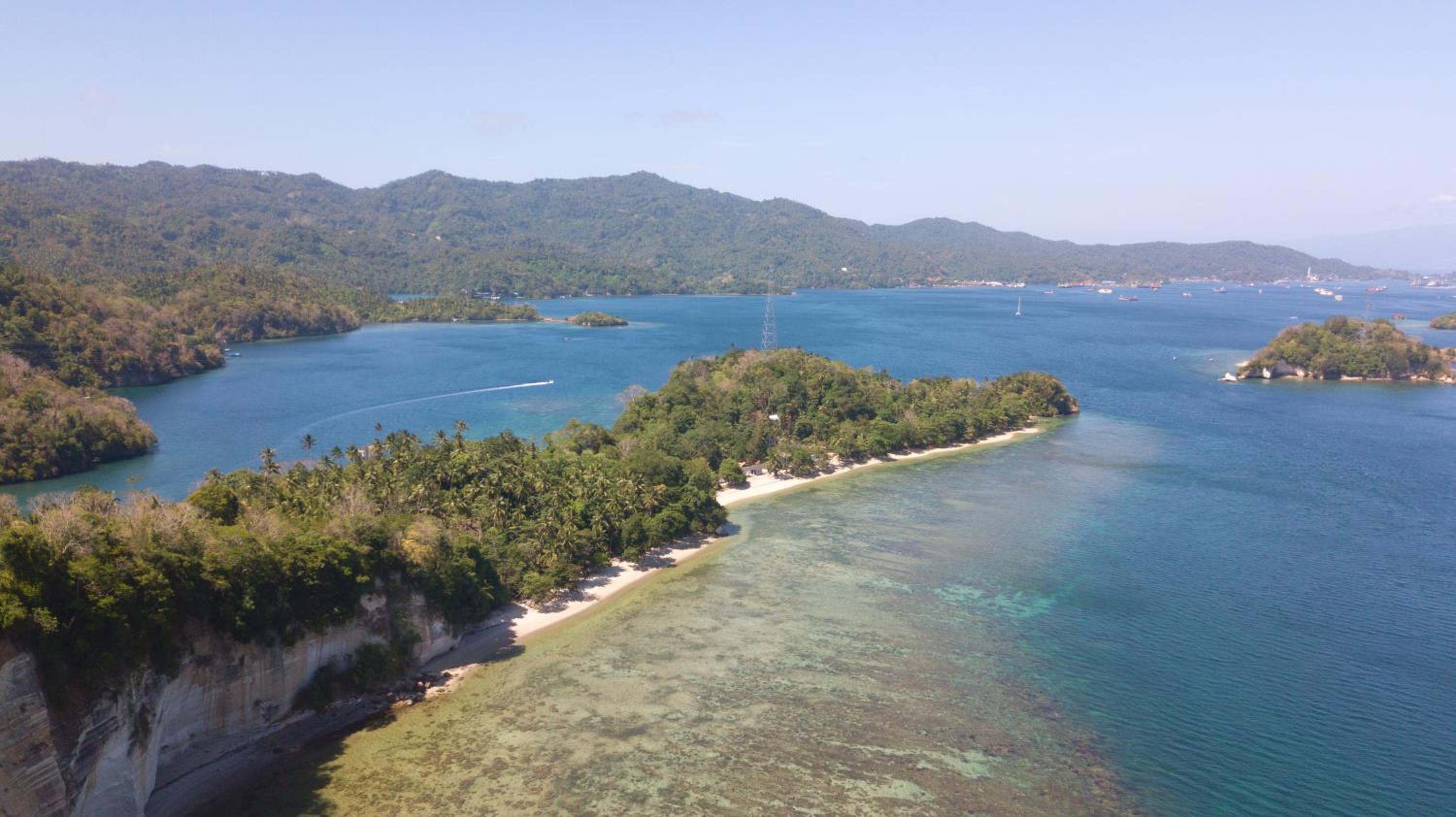 White Sands Beach Resort Lembeh