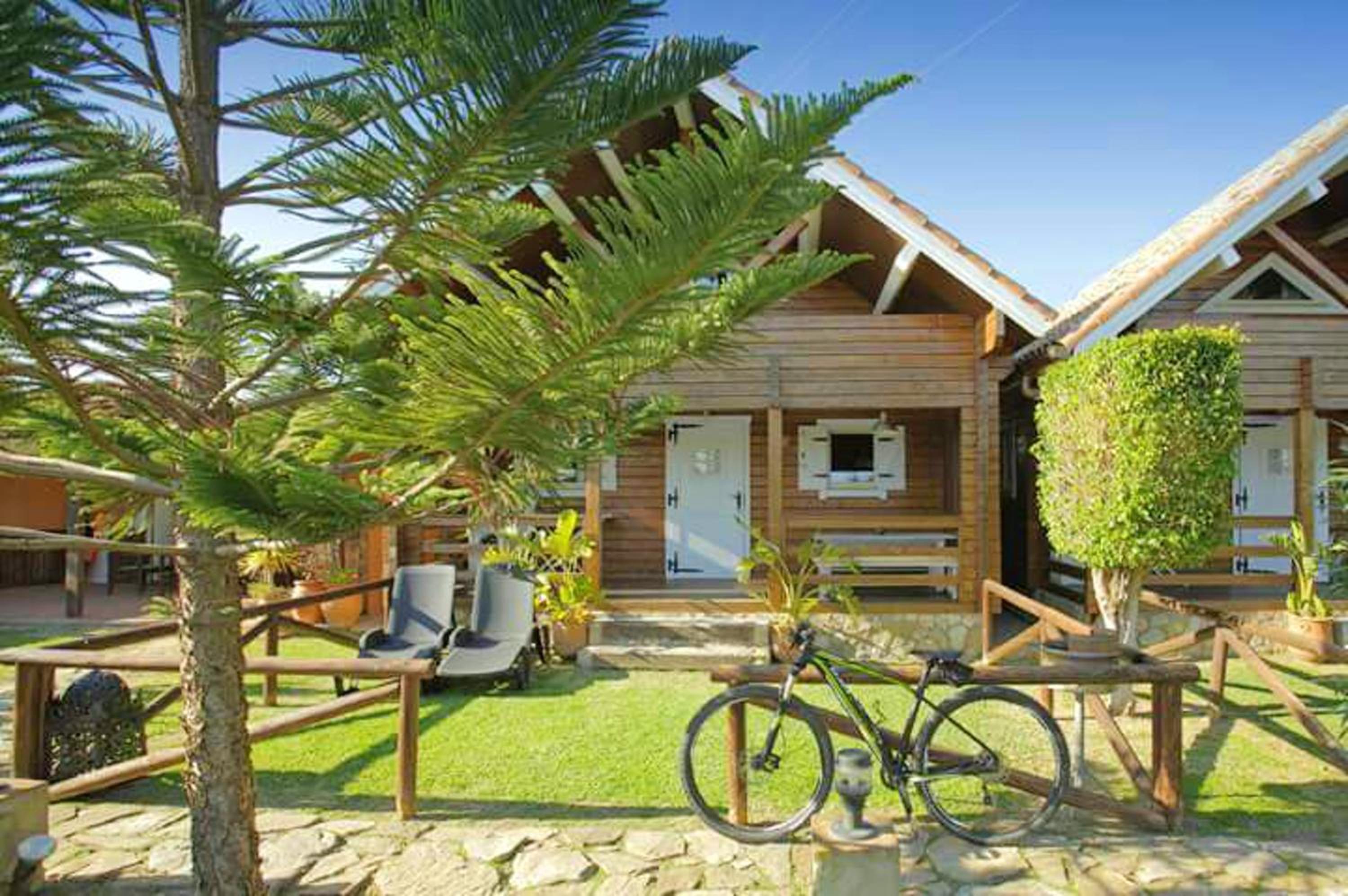 Charming Bungalow in Tarifa with Mountain View en Tarifa — building