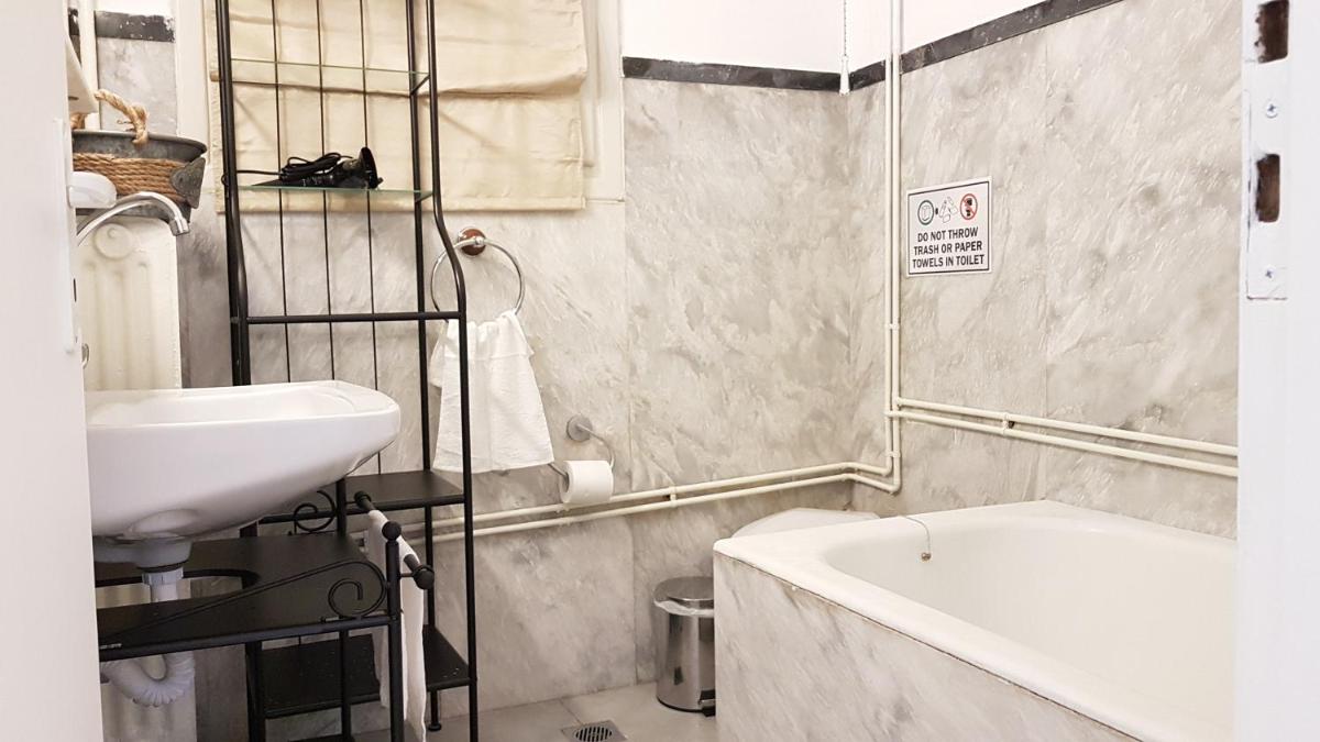 Olive Apartment - Athens Center, 4 Bedrooms, 1.5 Bathrooms