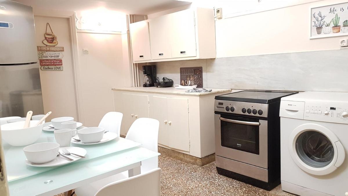 Olive Apartment - Athens Center, 4 Bedrooms, 1.5 Bathrooms