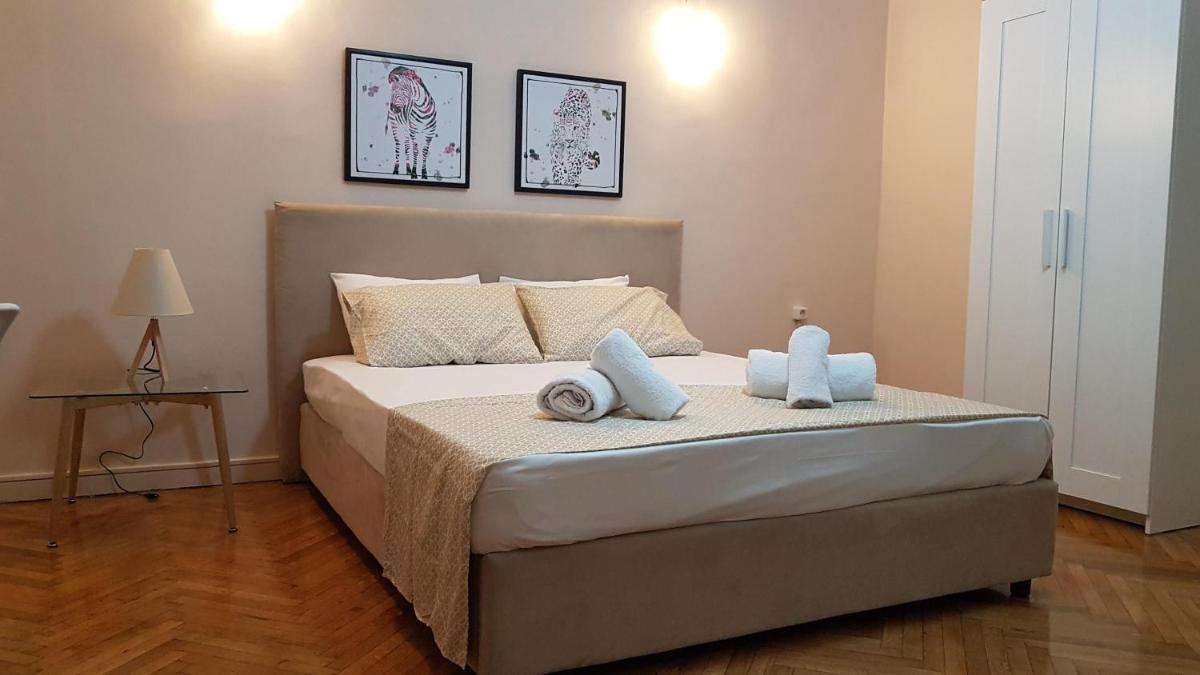 Olive Apartment - Athens Center, 4 Bedrooms, 1.5 Bathrooms
