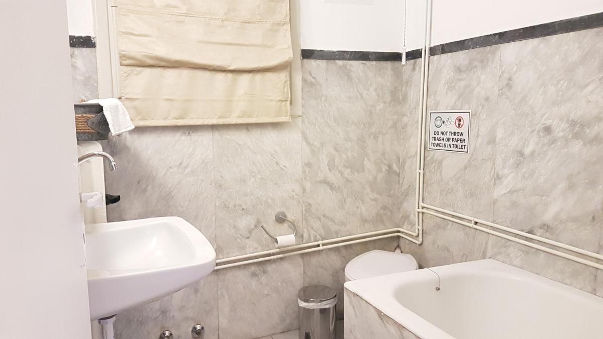 Olive Apartment - Athens Center, 4 Bedrooms, 1.5 Bathrooms
