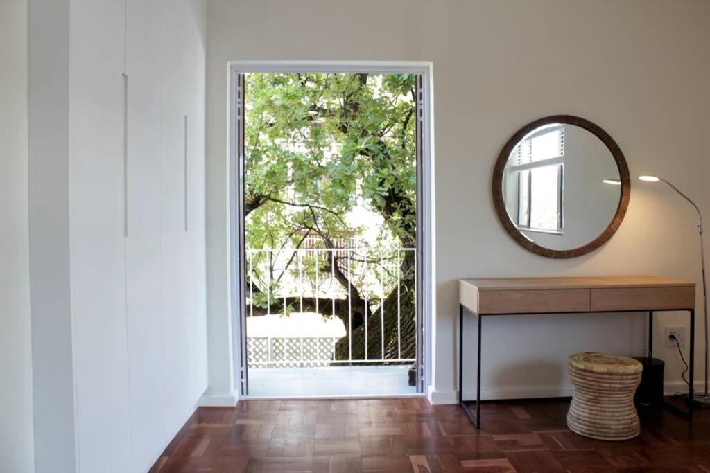 Table Mountain views, modern,lots of natural light, with parking view 5