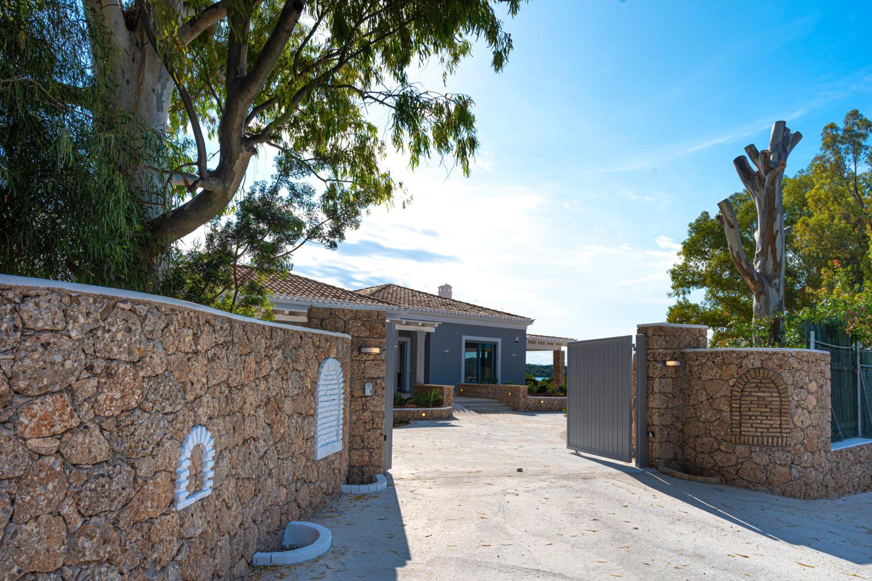 Hotel Villa Amethyst - Image 1